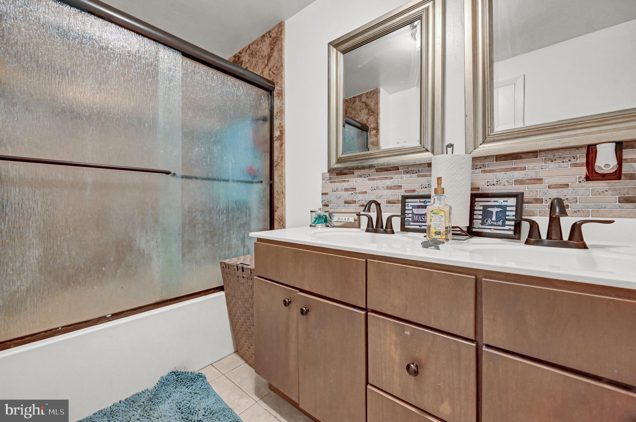 WILLOWDALE - Residential