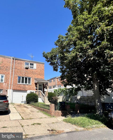 Townhouse For Sale - 7307 Kinglet Place<br/> PHILADELPHIA, PA 19153