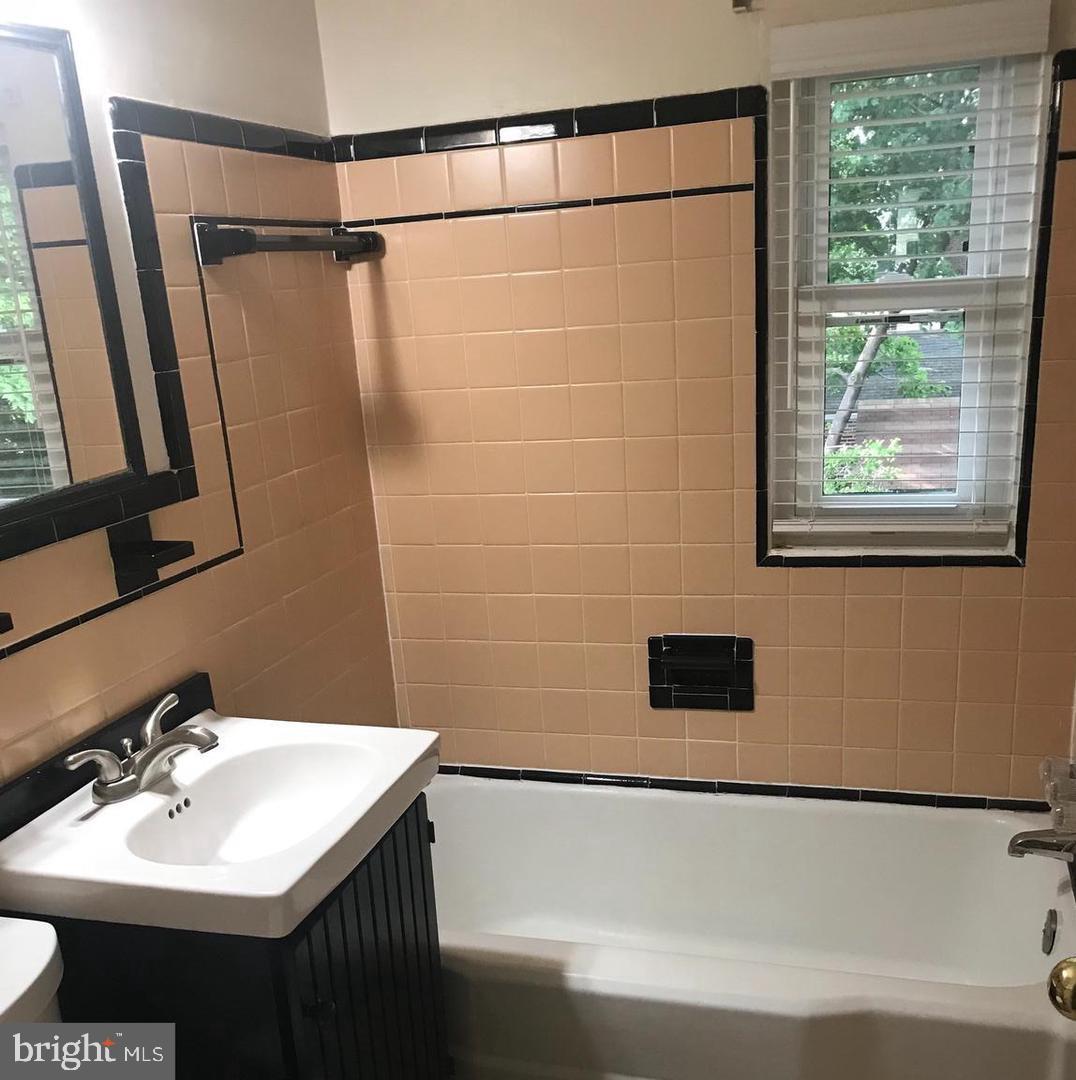 ROSEMONT - Residential Lease