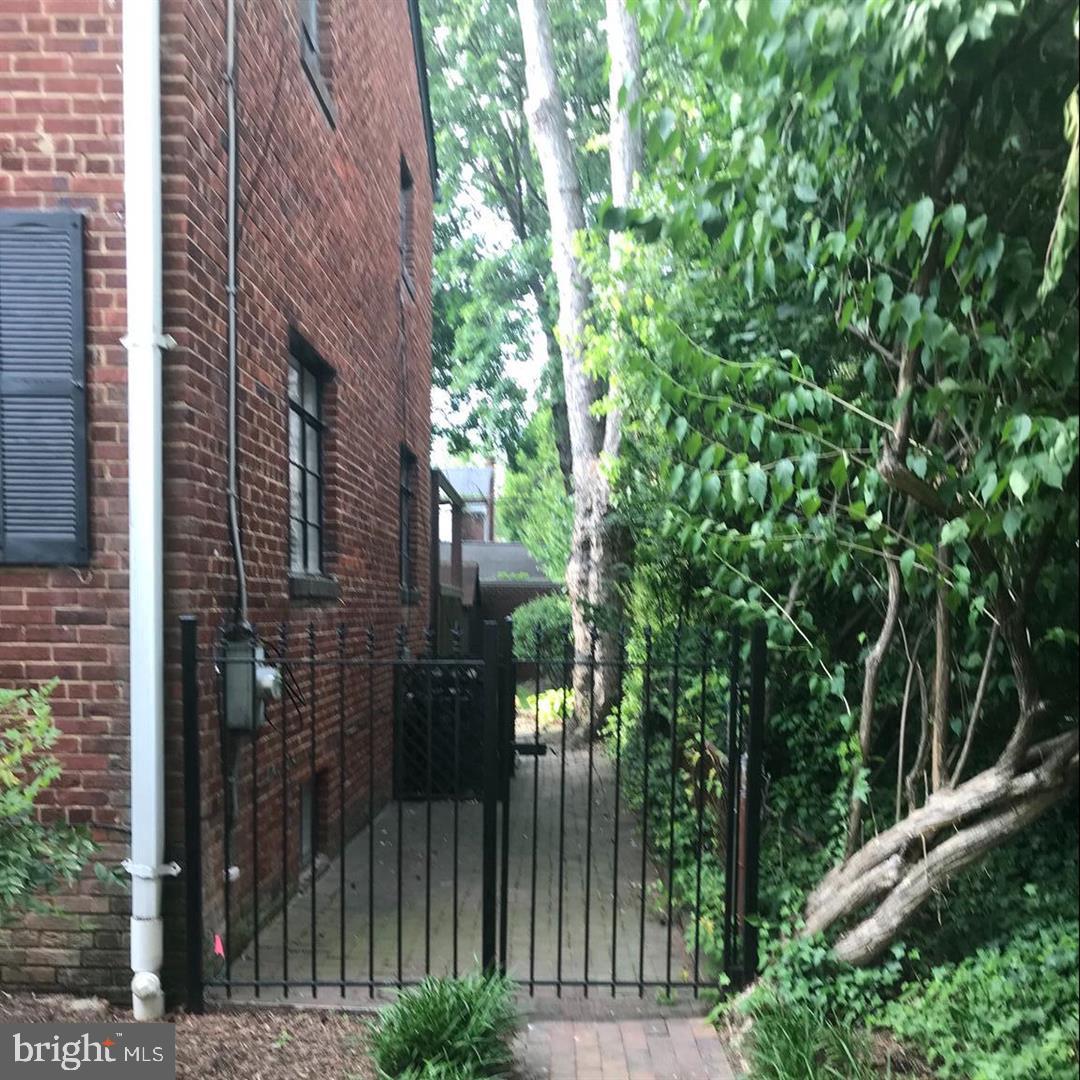 ROSEMONT - Residential Lease