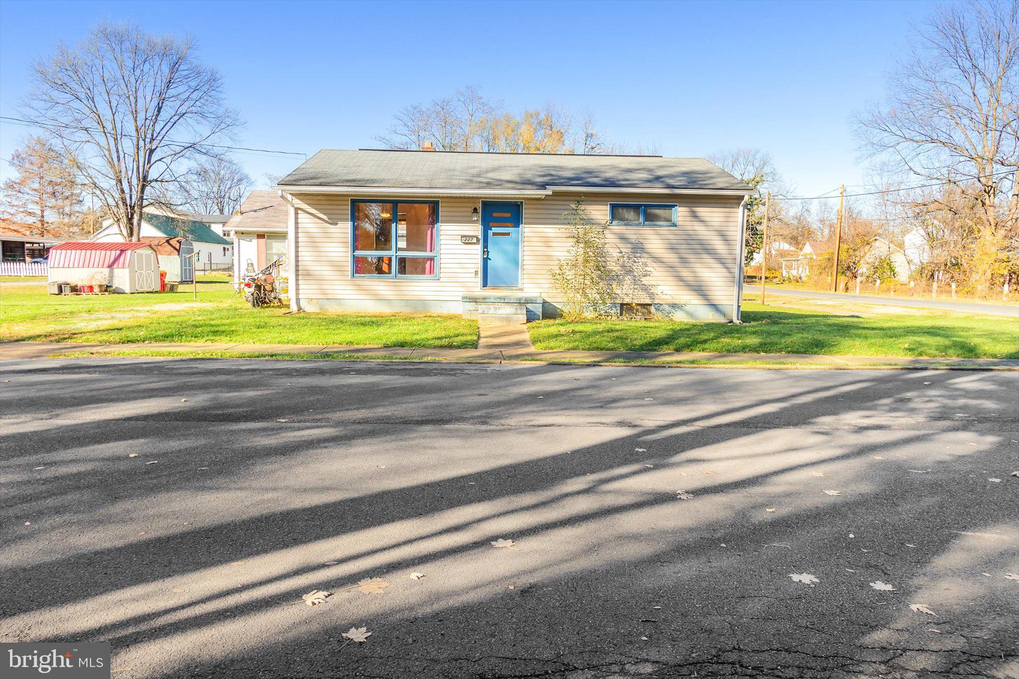 Super cute 3 bedroom, 1 full bath home with full unfinished basement on .13 acre corner lot, with large side yards in Ranson WV. This home is located near shopping, restaurants, The Charles Town Casino and Races, hiking, the C&O National Park , water actives and boating on both the Potomac and the Shenandoah Rivers! Call Your Favorite Real Estate Agent To Schedule A Showing As Soon As Possible!