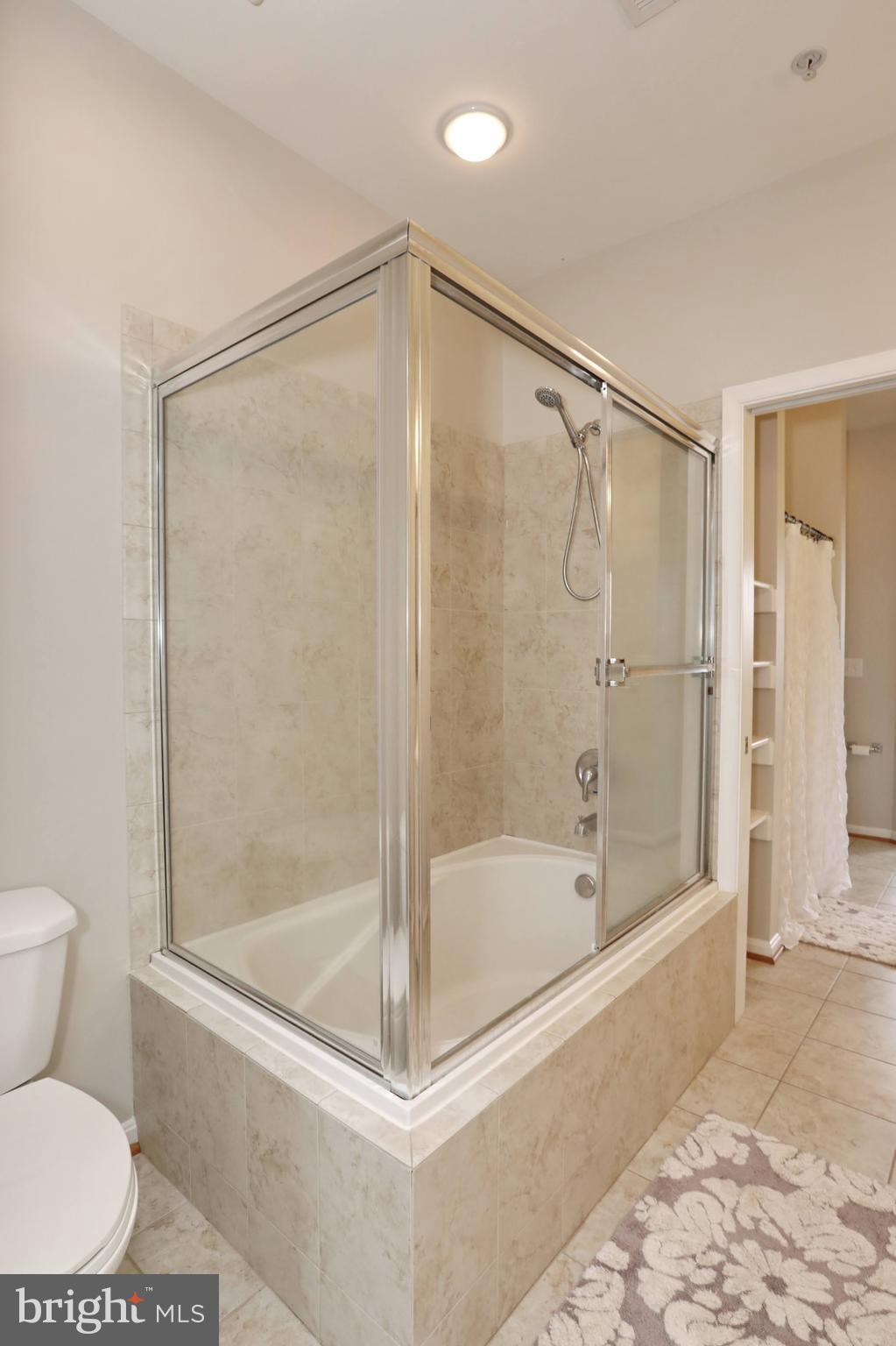 CENTENNIAL COMMONS - Residential Lease