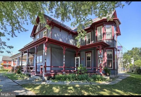 7 E PENN AVENUE CLEONA PA 17042