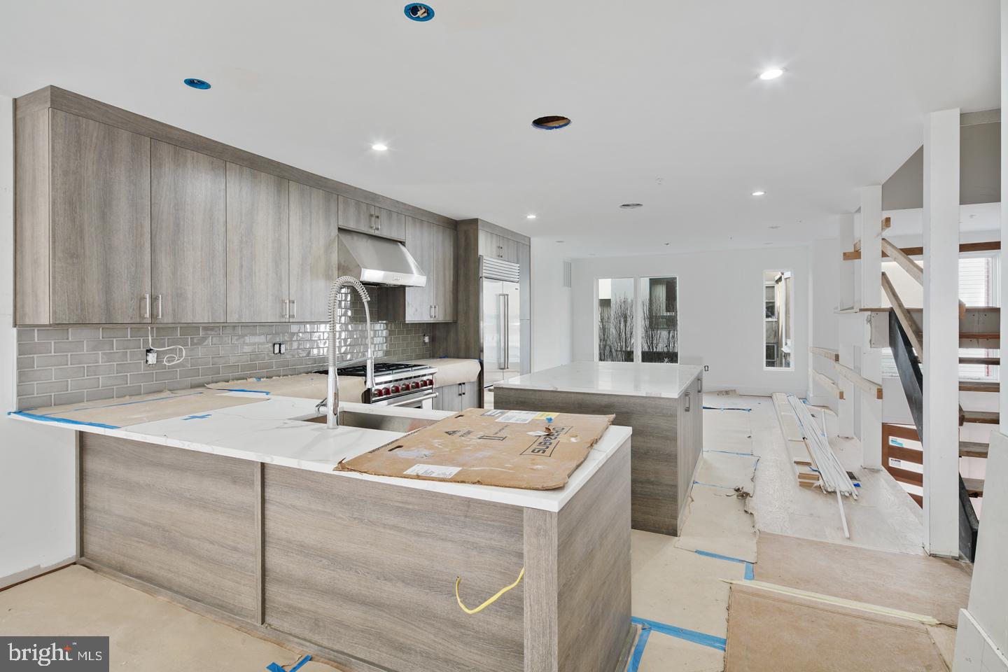 LOGAN SQUARE - Residential