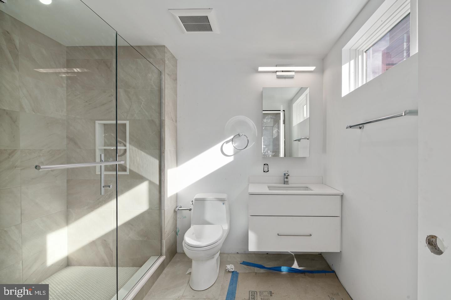 LOGAN SQUARE - Residential