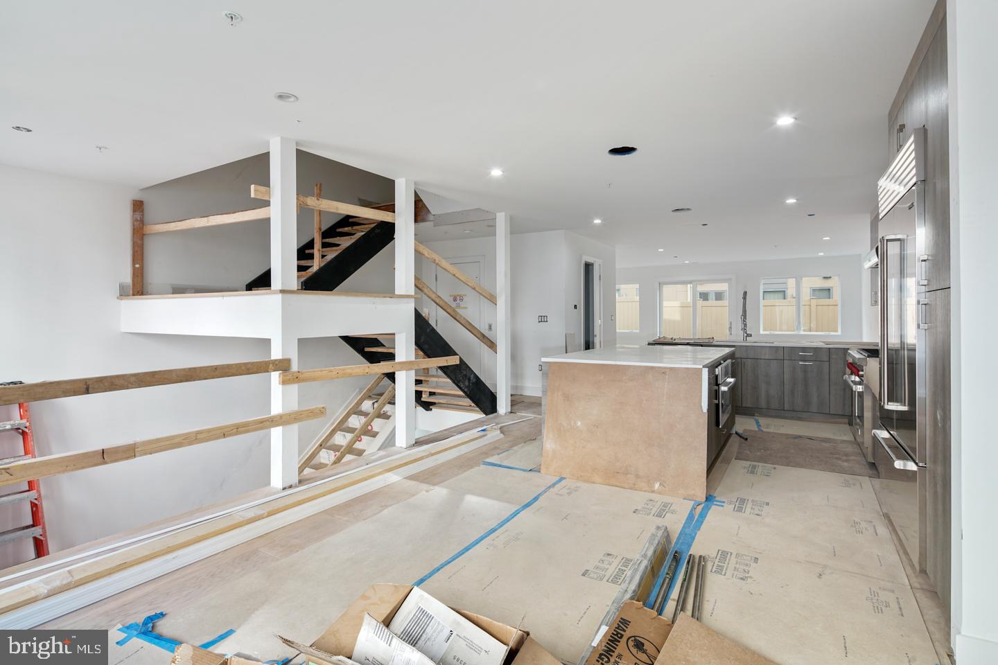 LOGAN SQUARE - Residential