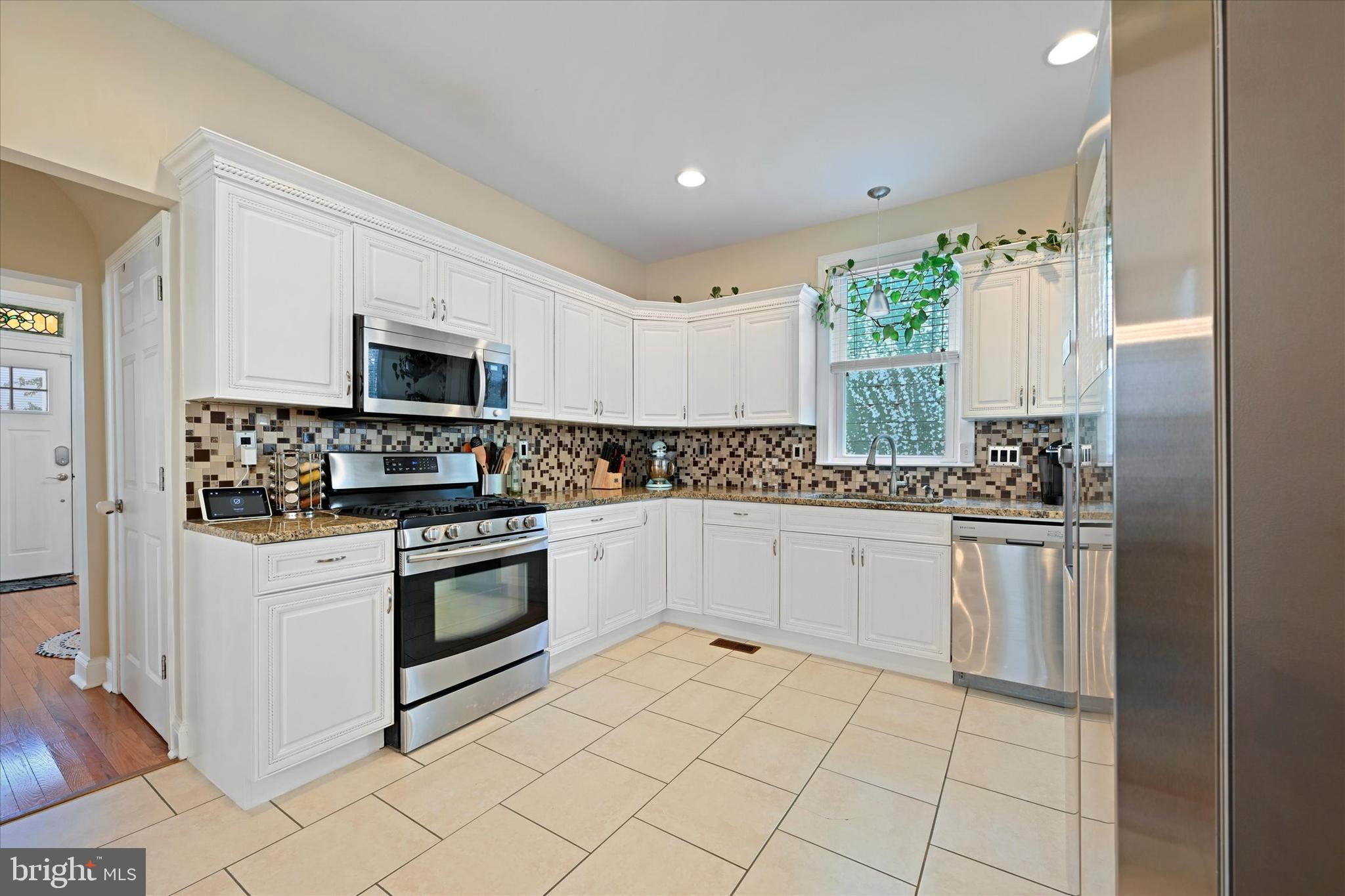 LAURAVILLE HISTORIC DISTRICT - Residential