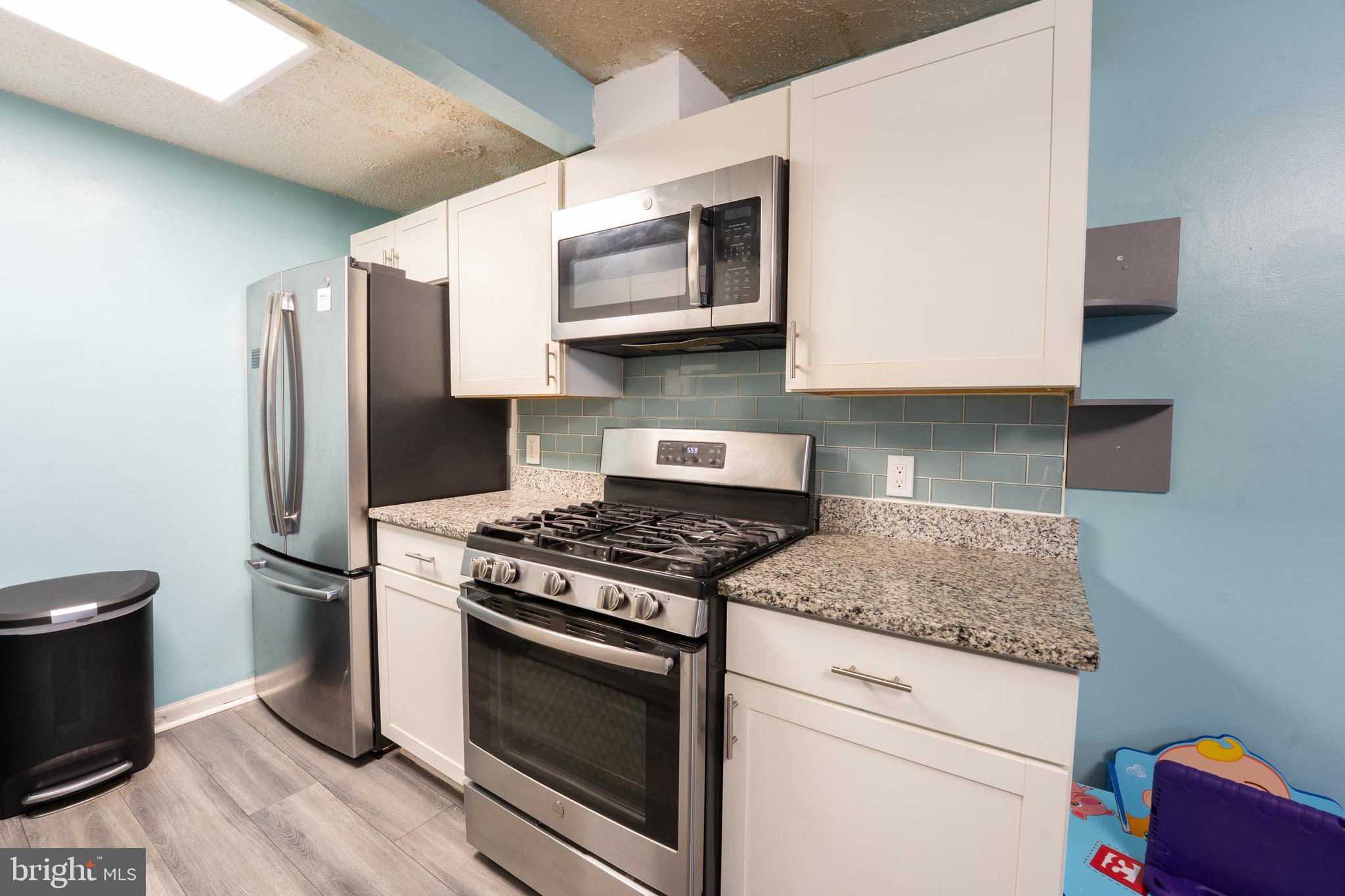1852 VILLAGE GREEN DRIVE E-122