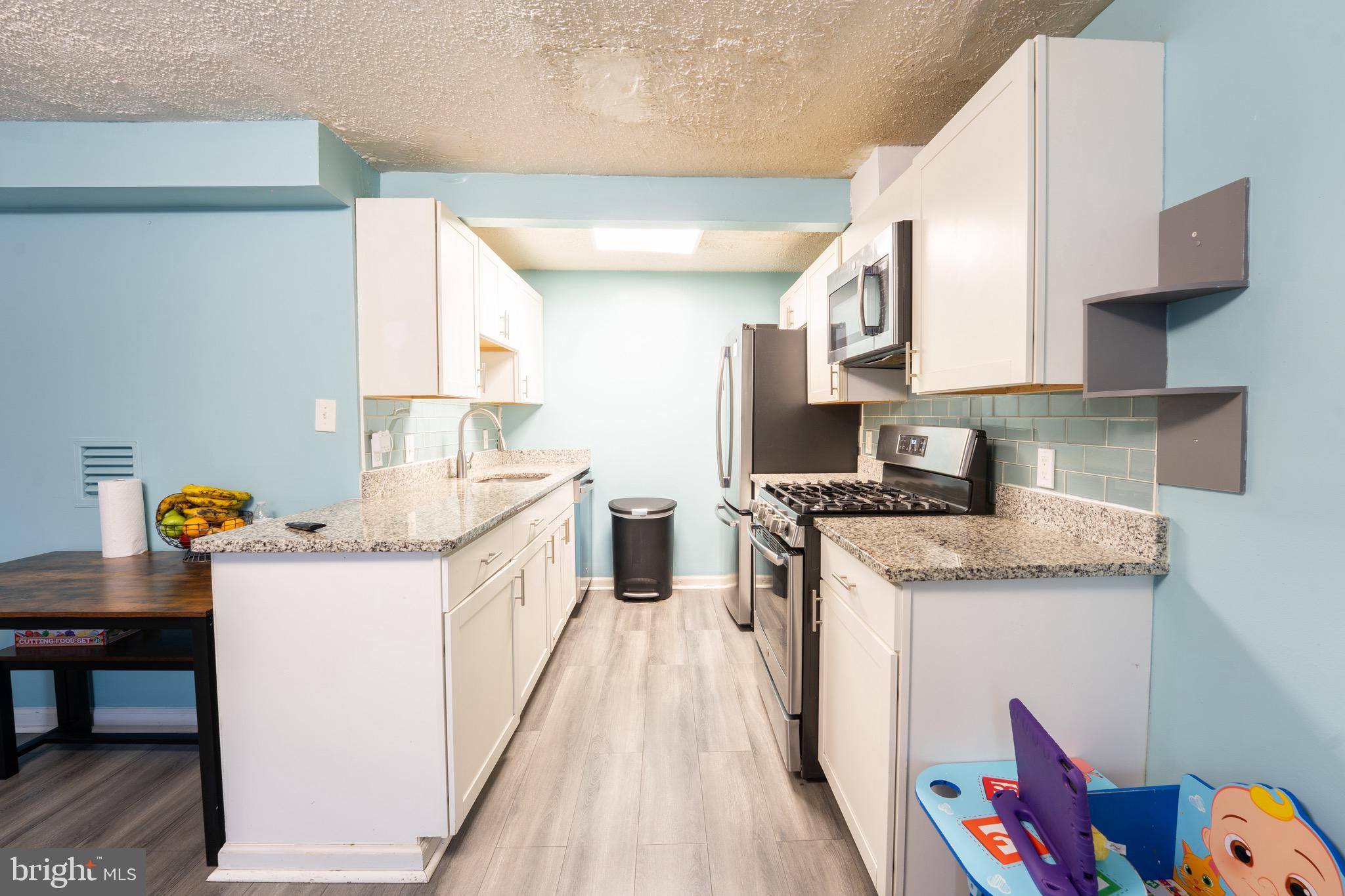 1852 VILLAGE GREEN DRIVE E-122