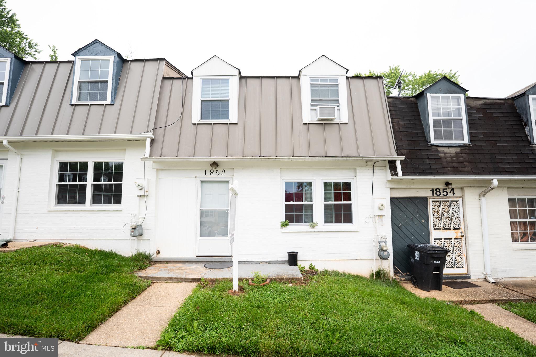 1852 VILLAGE GREEN DRIVE E-122