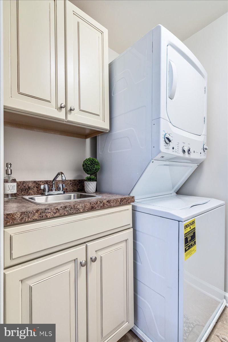 BALLENGER CREEK - Residential