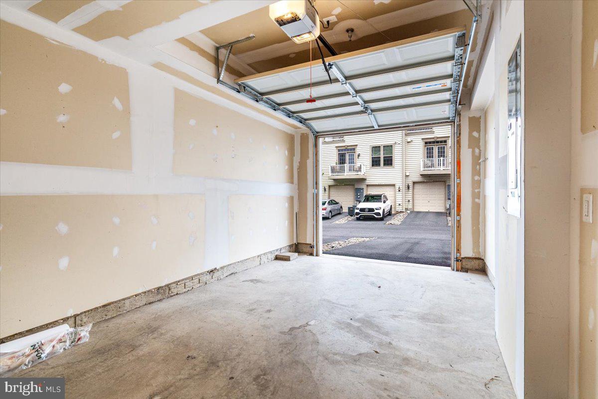 BALLENGER CREEK - Residential