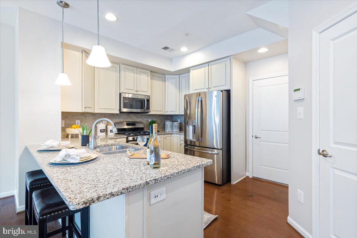 BALLENGER CREEK - Residential