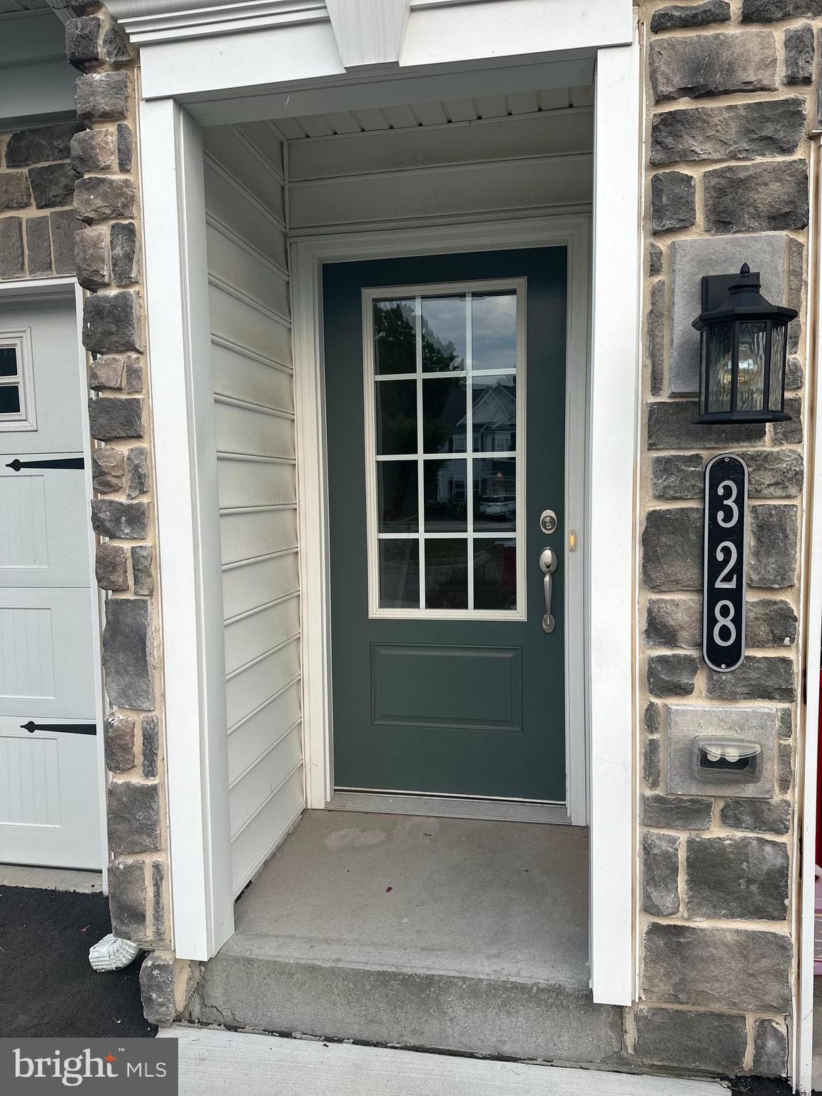 COURTS AT BRYNWOOD - Residential Lease