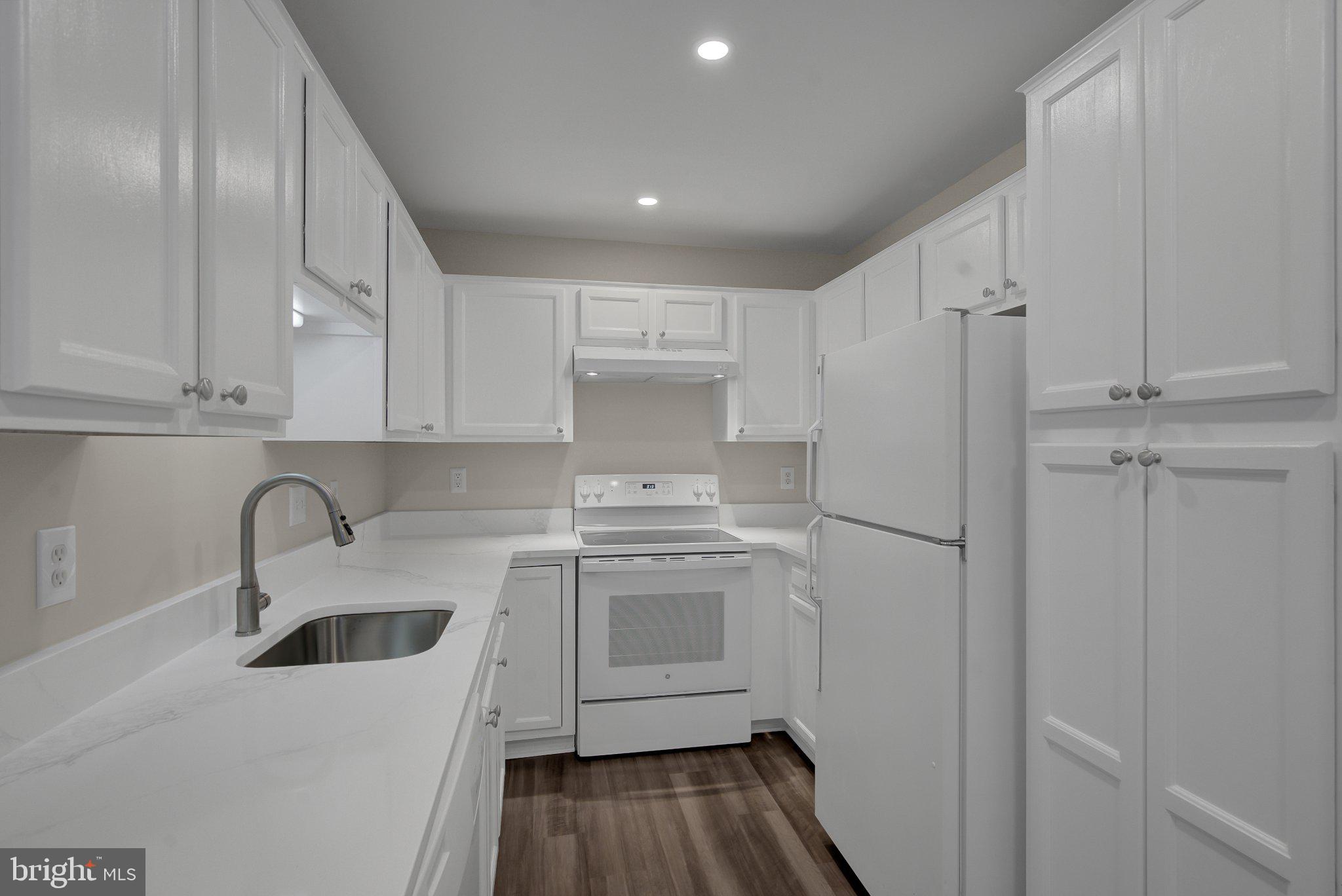 GUNSTON CORNER - Residential