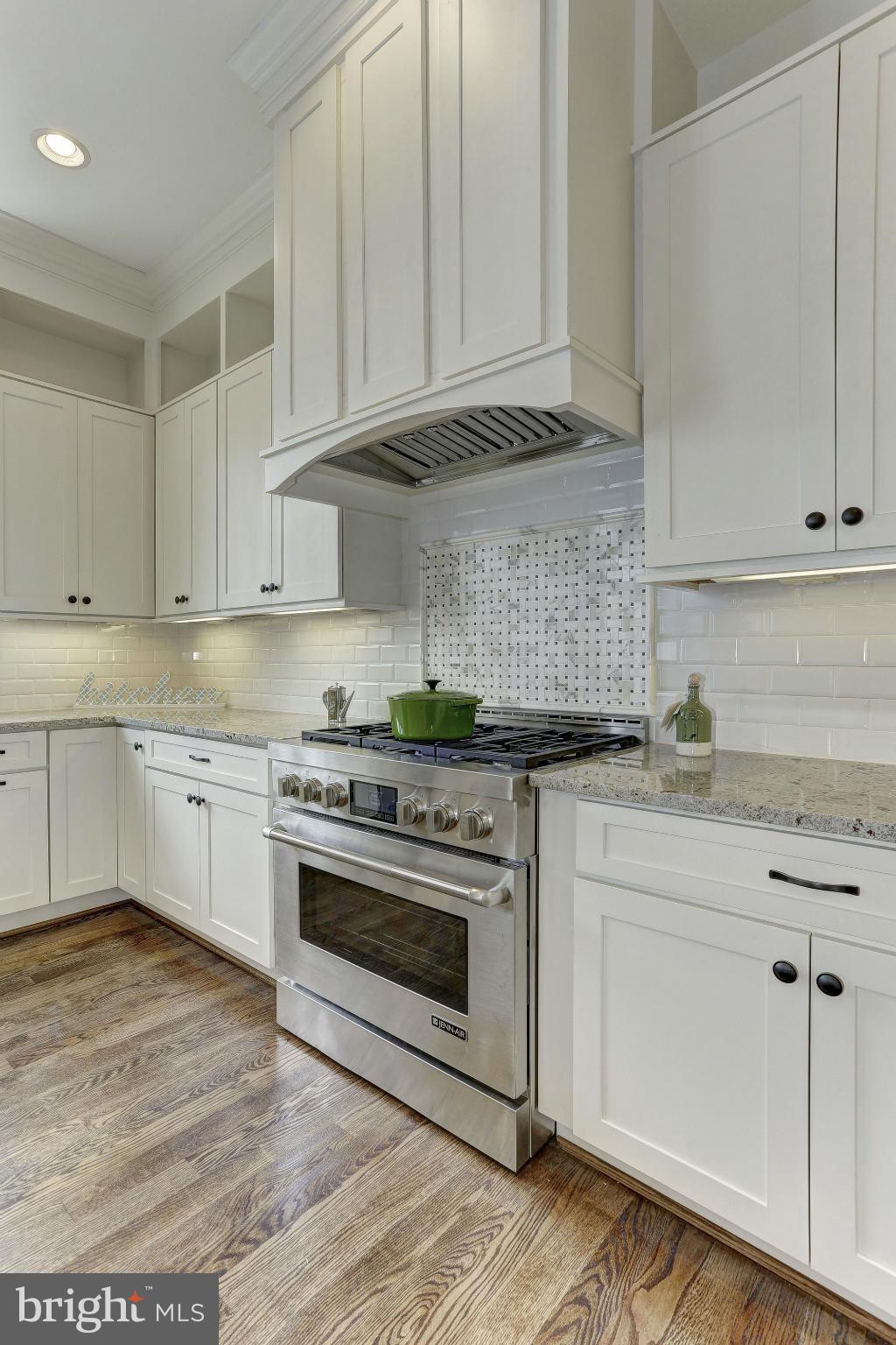 BROYHILL HEIGHTS - Residential