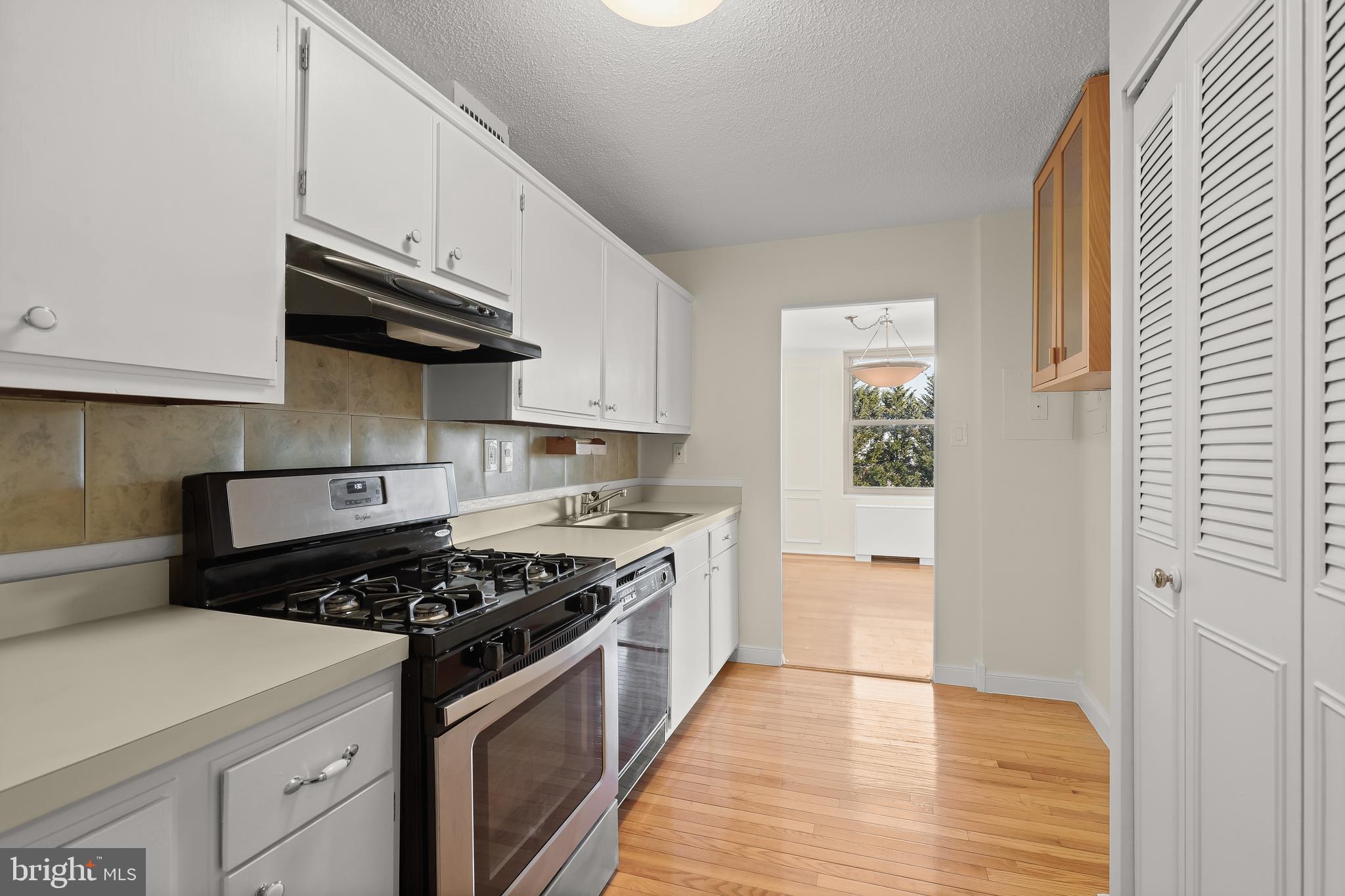 ROLAND PARK - Residential