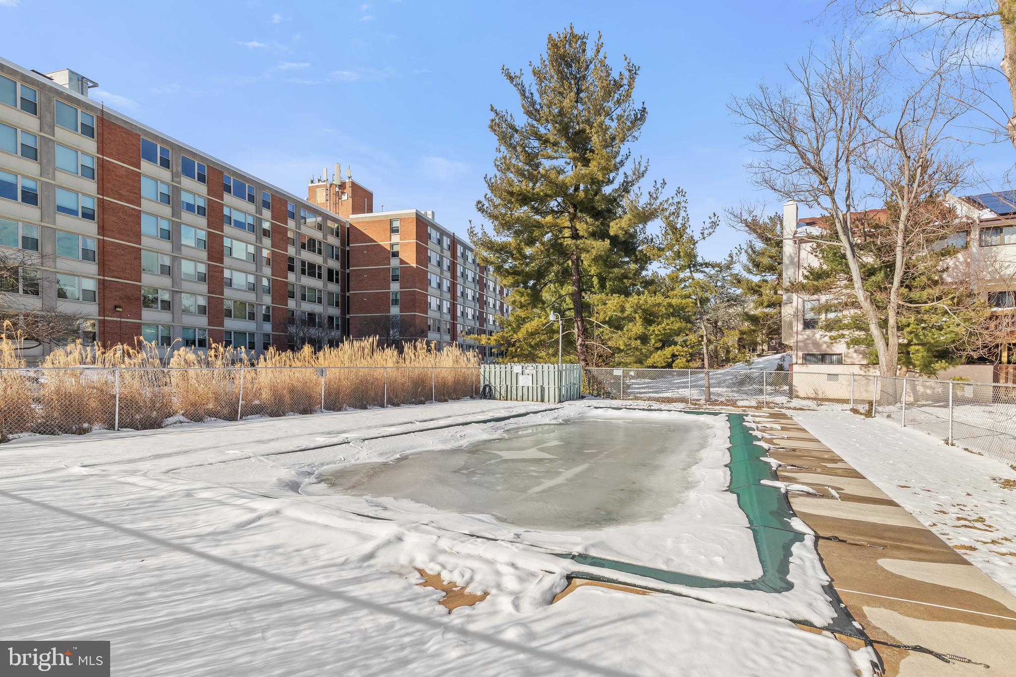 ROLAND PARK - Residential