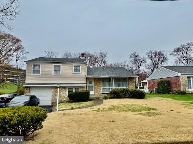 Large single split level home close to Abington Middle & Senior High School. This home is looking for a new owner who will update it with basic cosmetics at a minimum inside. This is an estate sale being sold in "as is" condition.
Large open living room and dining Rm. Large kitchen and den with vaulted ceiling and fireplace. Lower level has a laundry area, a half bath & a large Great Rm. Upstairs are 3 large bedrooms with a full bath. M. Bedroom has a M. Bath.