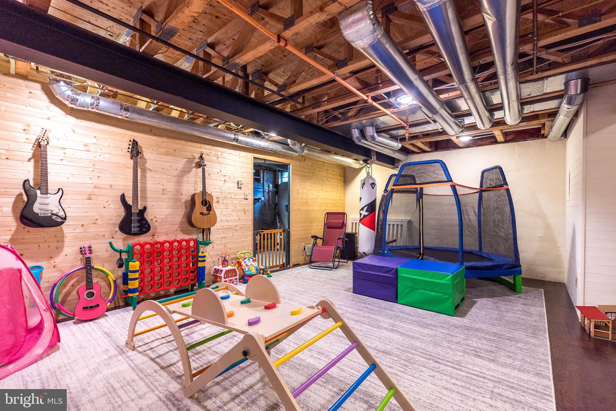 WARRINGTON HUNT - Residential