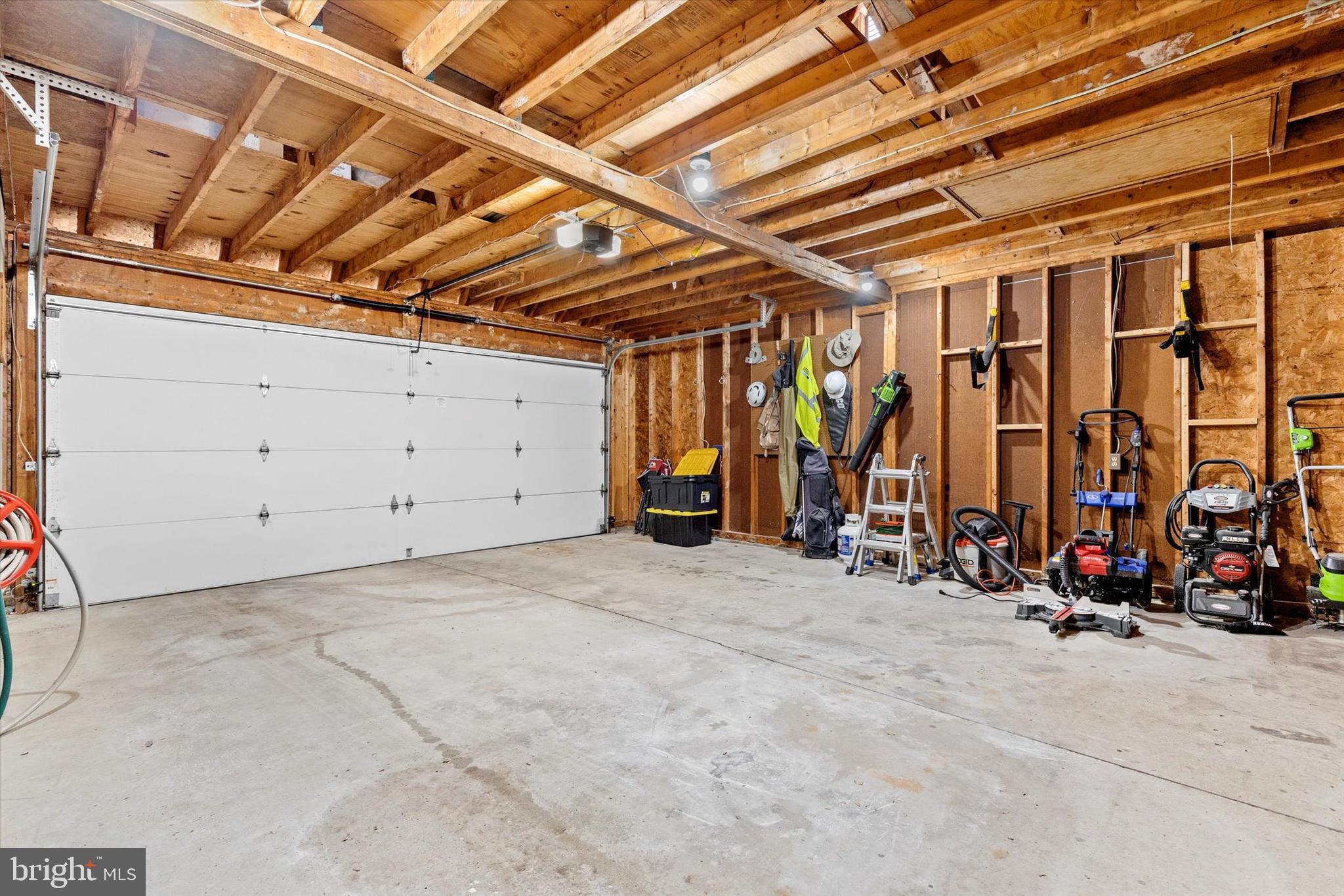 COUNTRY CLUB PARK - Residential