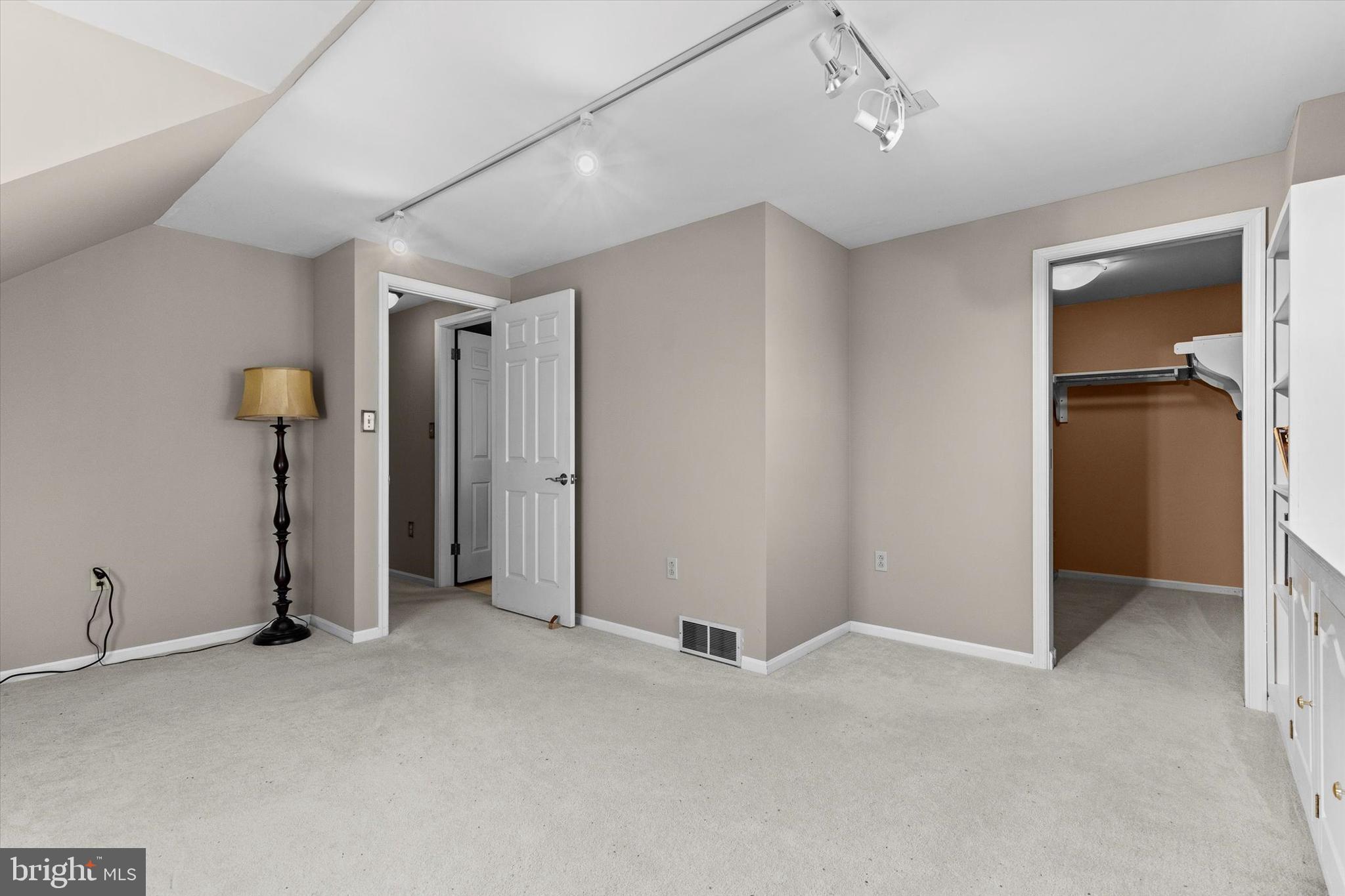 COUNTRY CLUB PARK - Residential