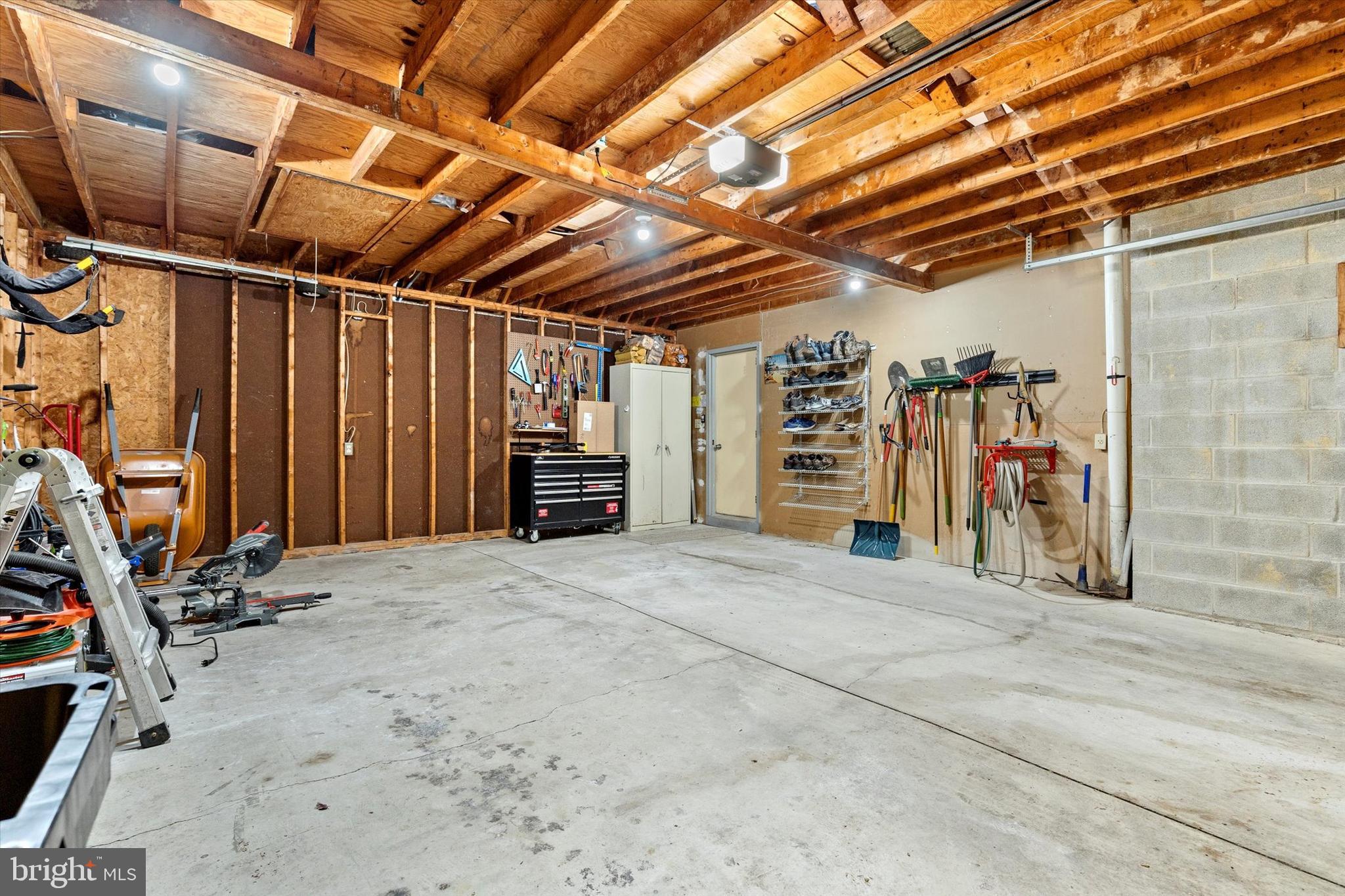 COUNTRY CLUB PARK - Residential