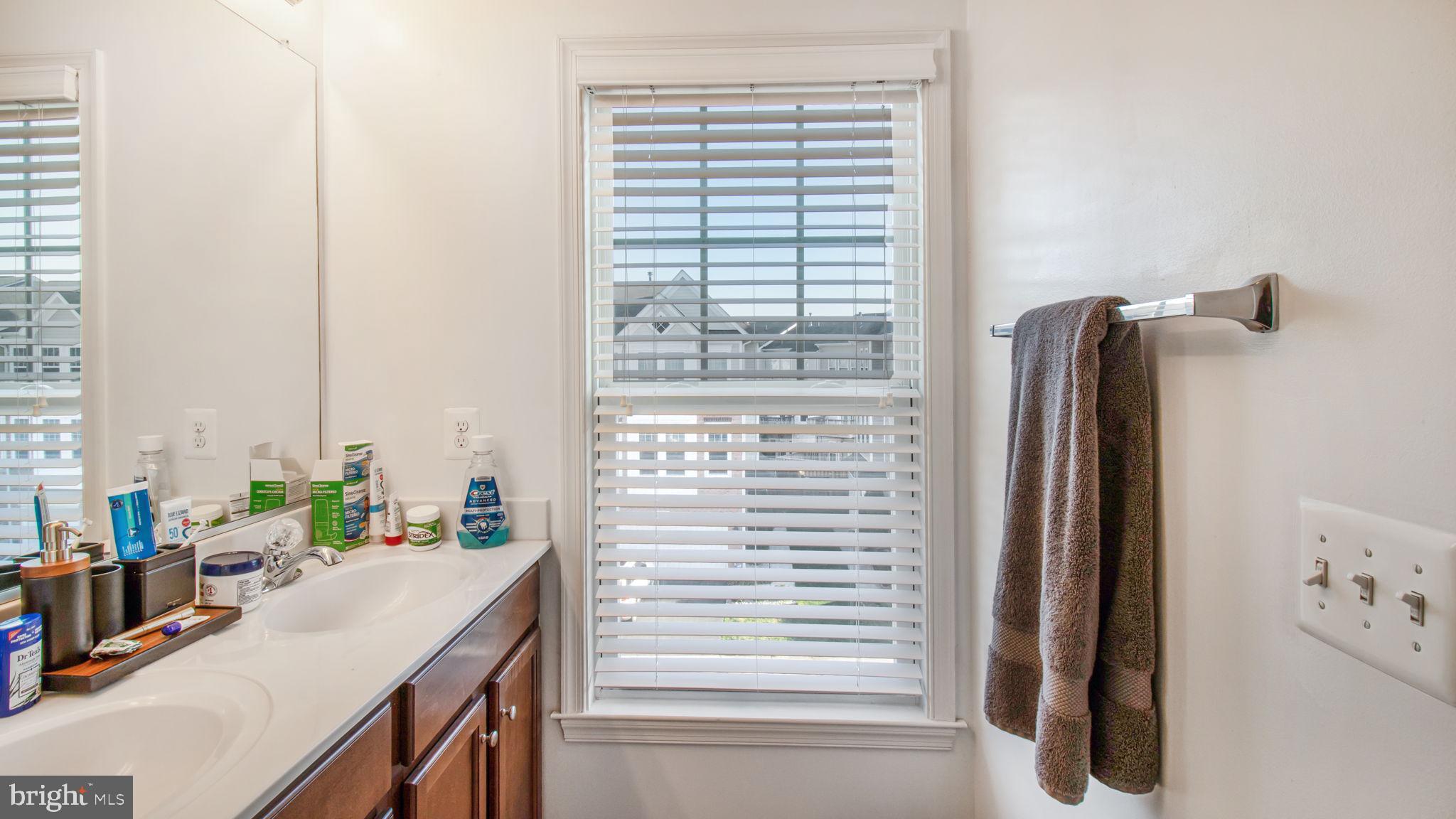 SIGNATURE AT BROADLANDS - Residential Lease