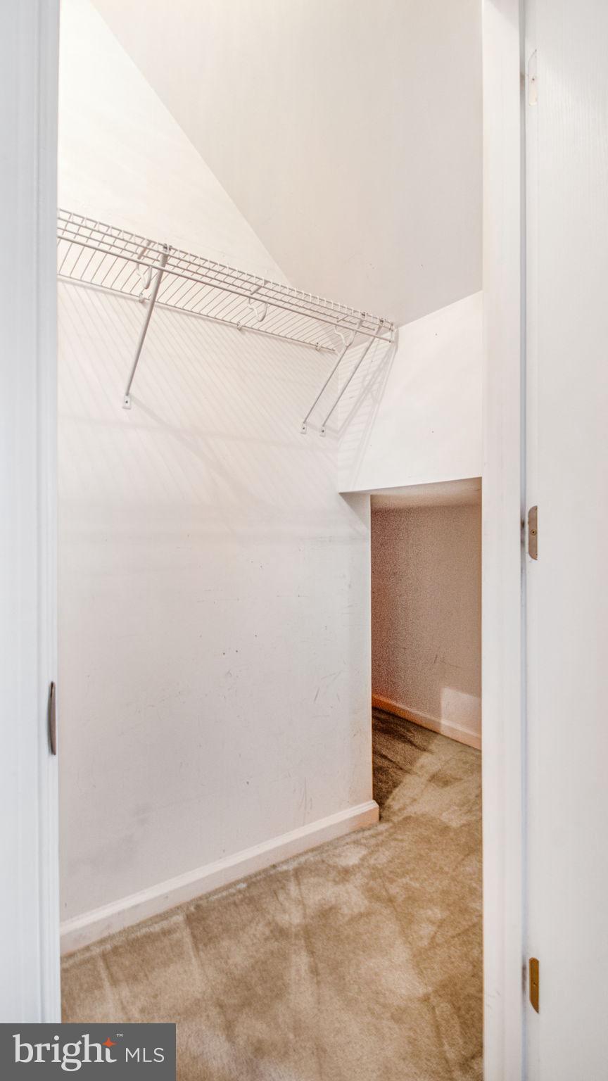 SIGNATURE AT BROADLANDS - Residential Lease