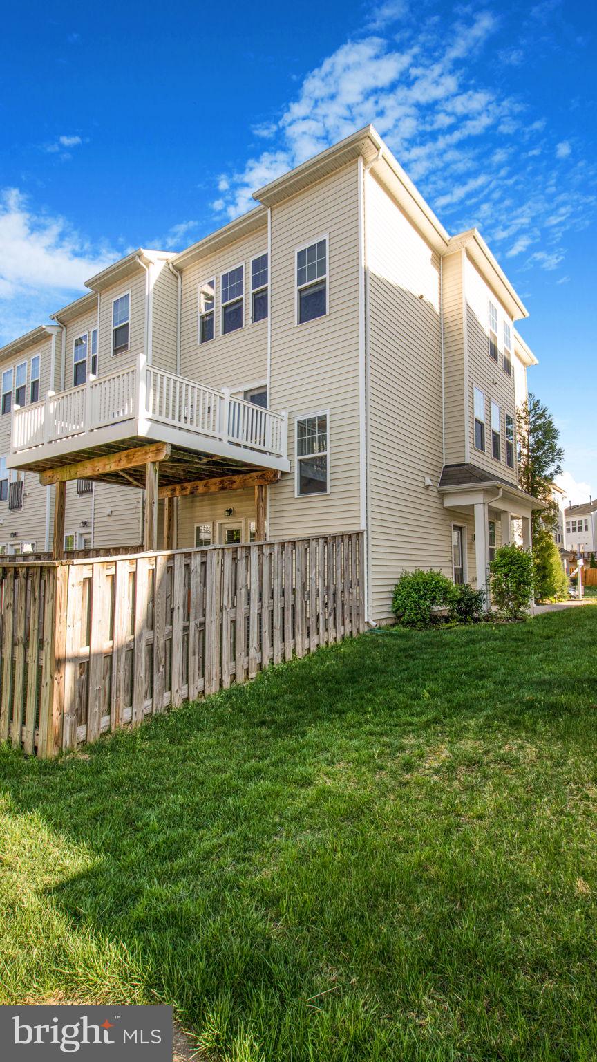 SIGNATURE AT BROADLANDS - Residential Lease