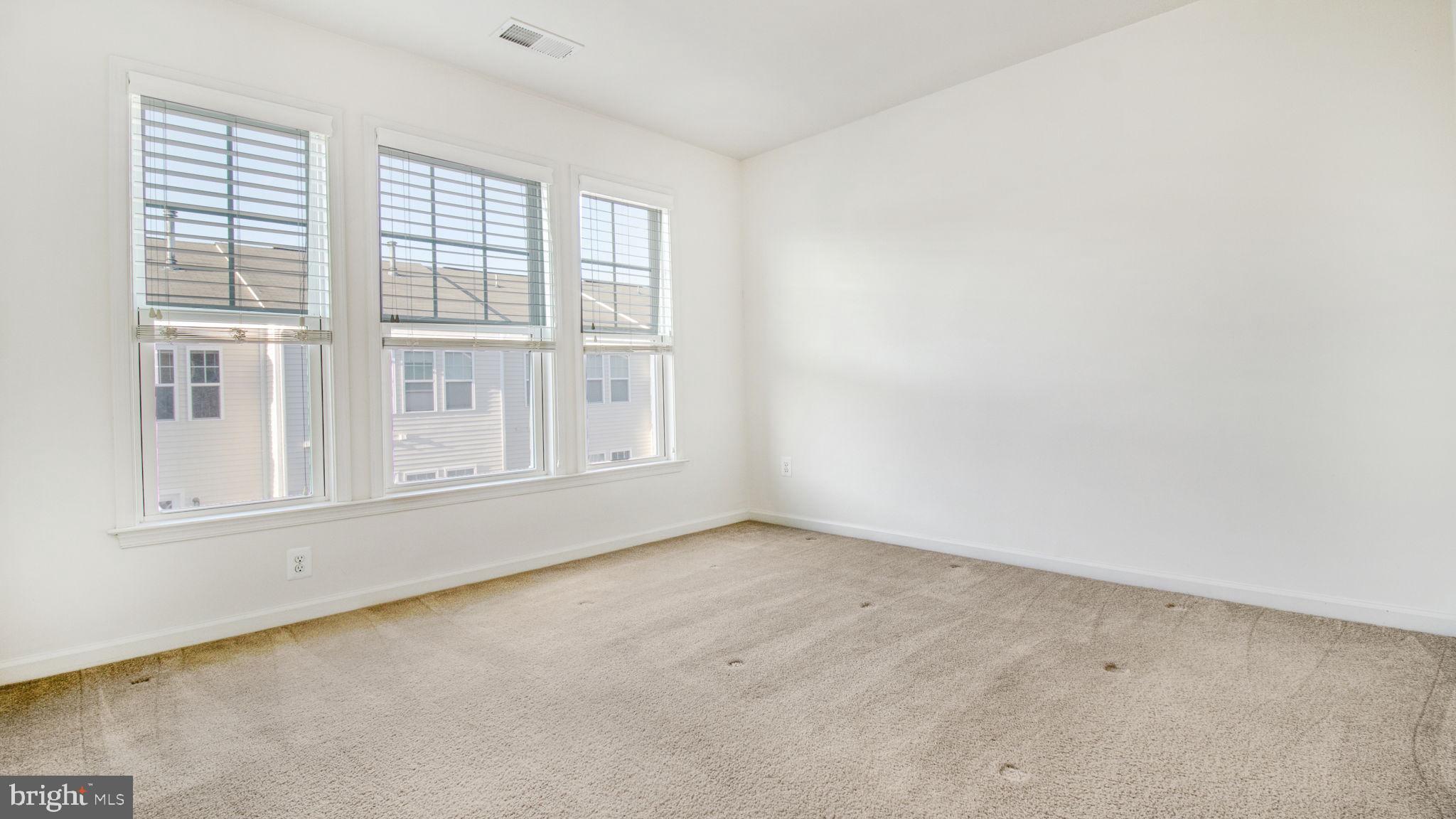 SIGNATURE AT BROADLANDS - Residential Lease