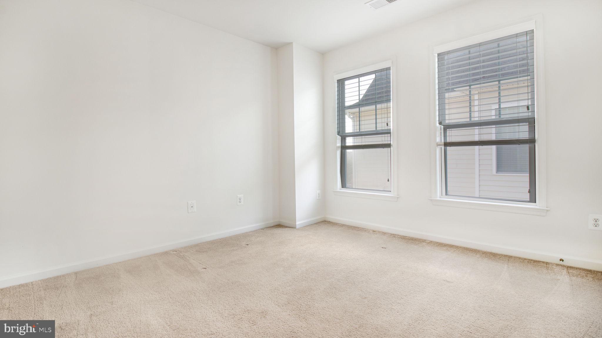 SIGNATURE AT BROADLANDS - Residential Lease