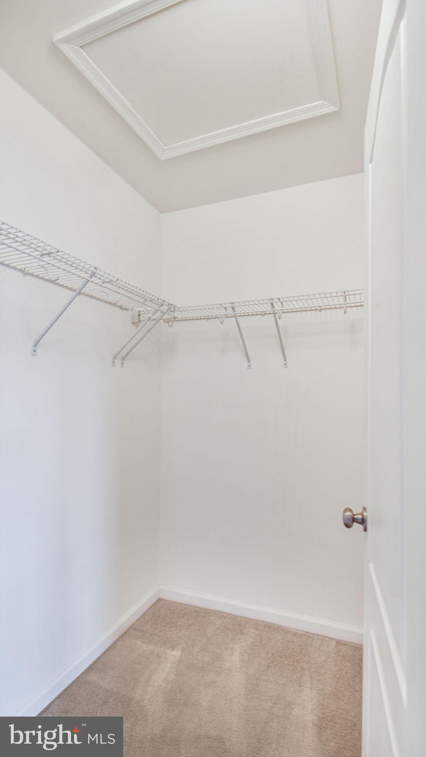 SIGNATURE AT BROADLANDS - Residential Lease