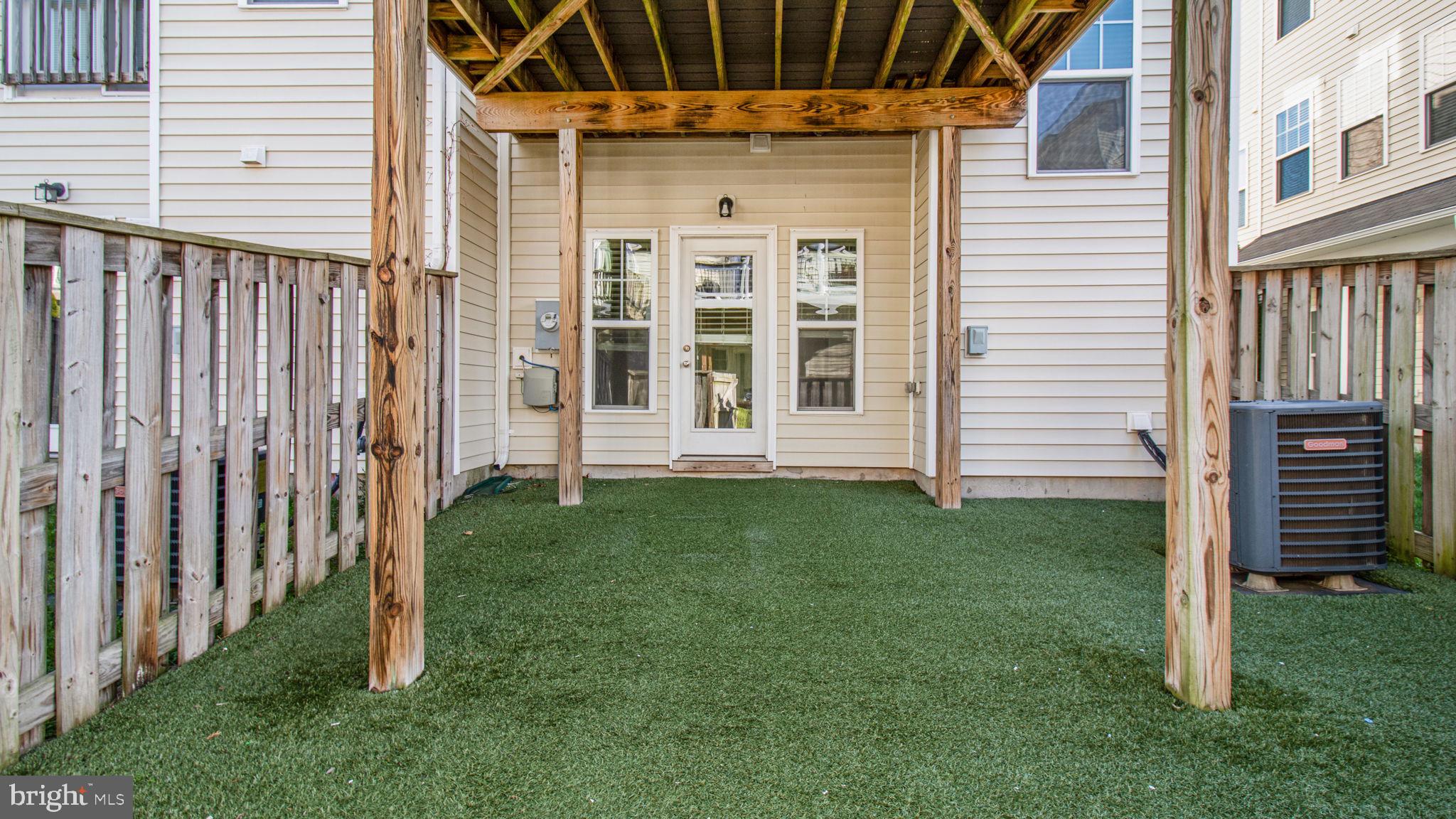 SIGNATURE AT BROADLANDS - Residential Lease