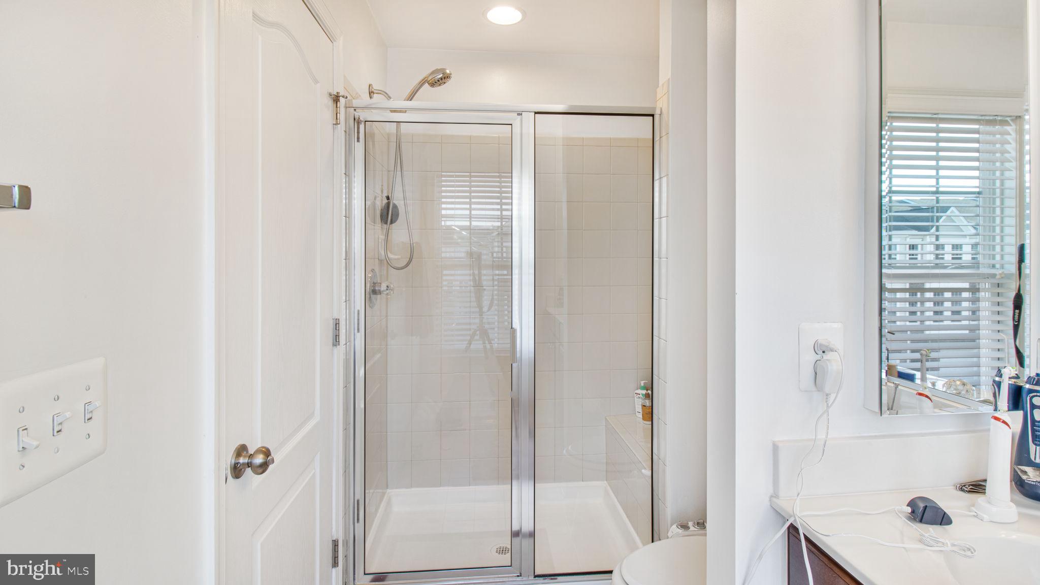 SIGNATURE AT BROADLANDS - Residential Lease