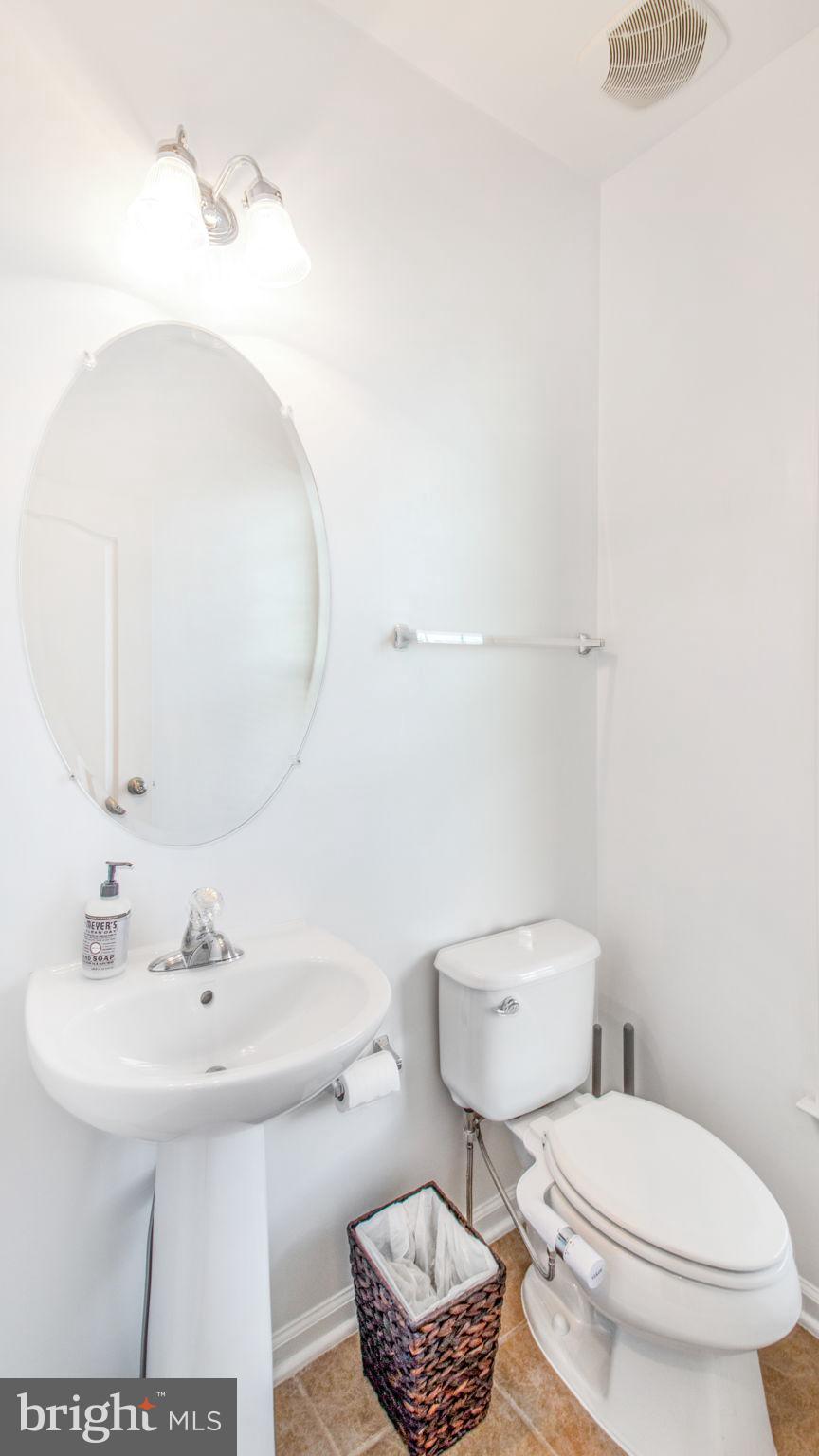 SIGNATURE AT BROADLANDS - Residential Lease