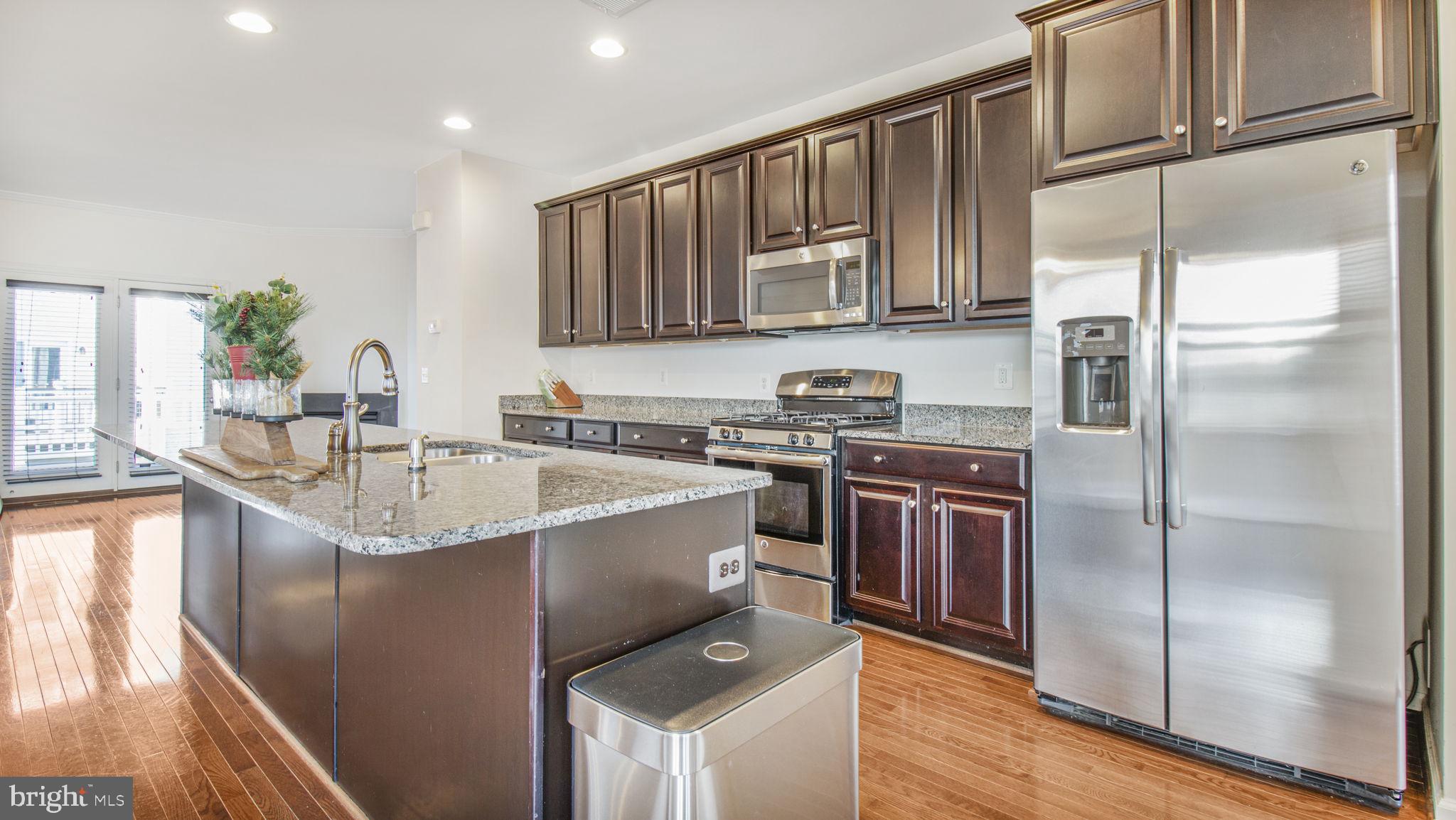 SIGNATURE AT BROADLANDS - Residential Lease