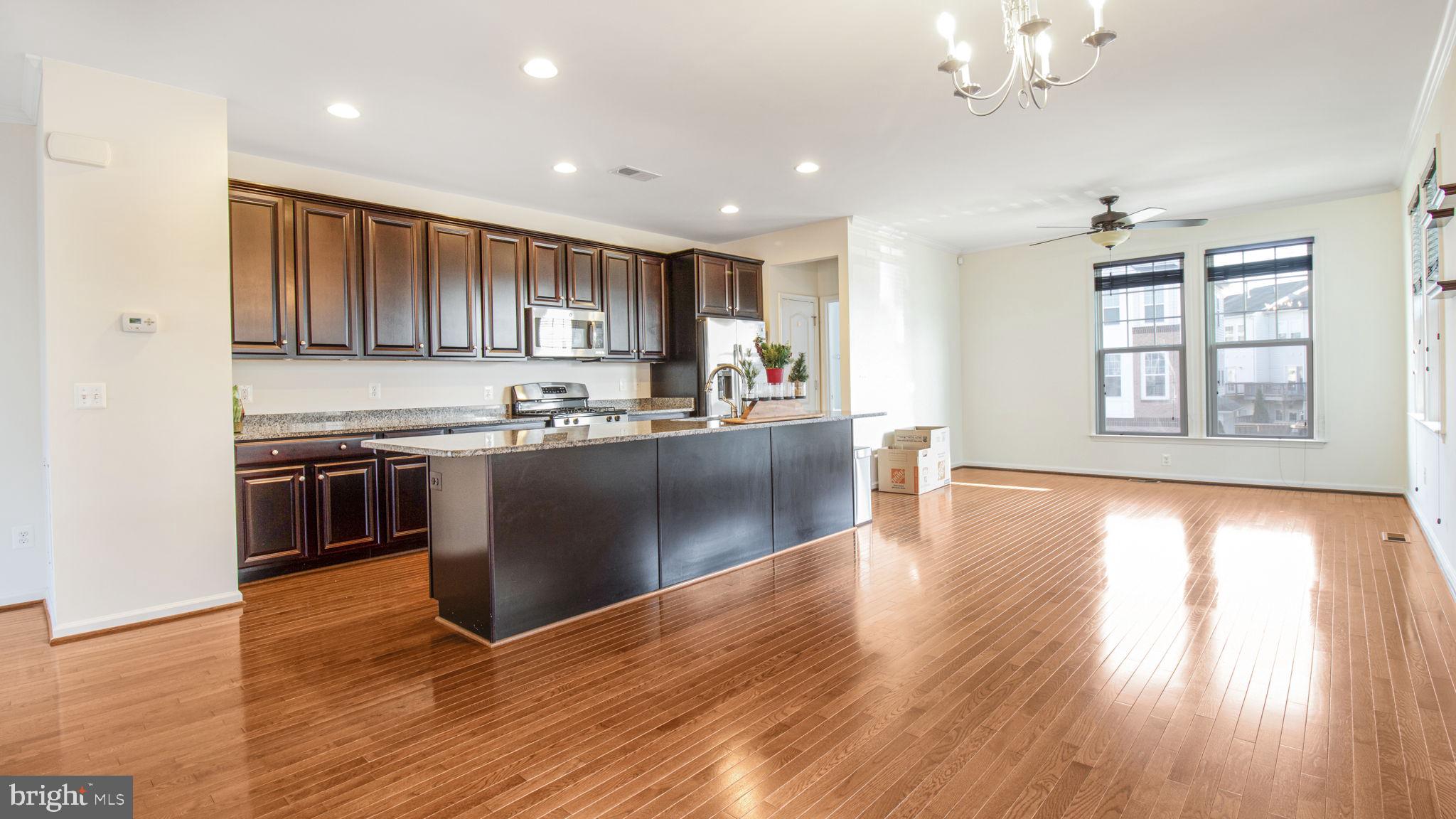 SIGNATURE AT BROADLANDS - Residential Lease