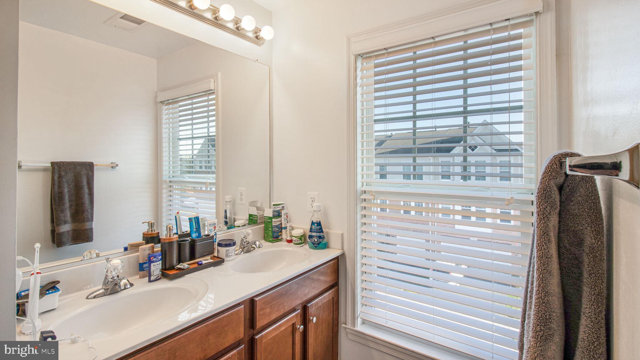 SIGNATURE AT BROADLANDS - Residential Lease