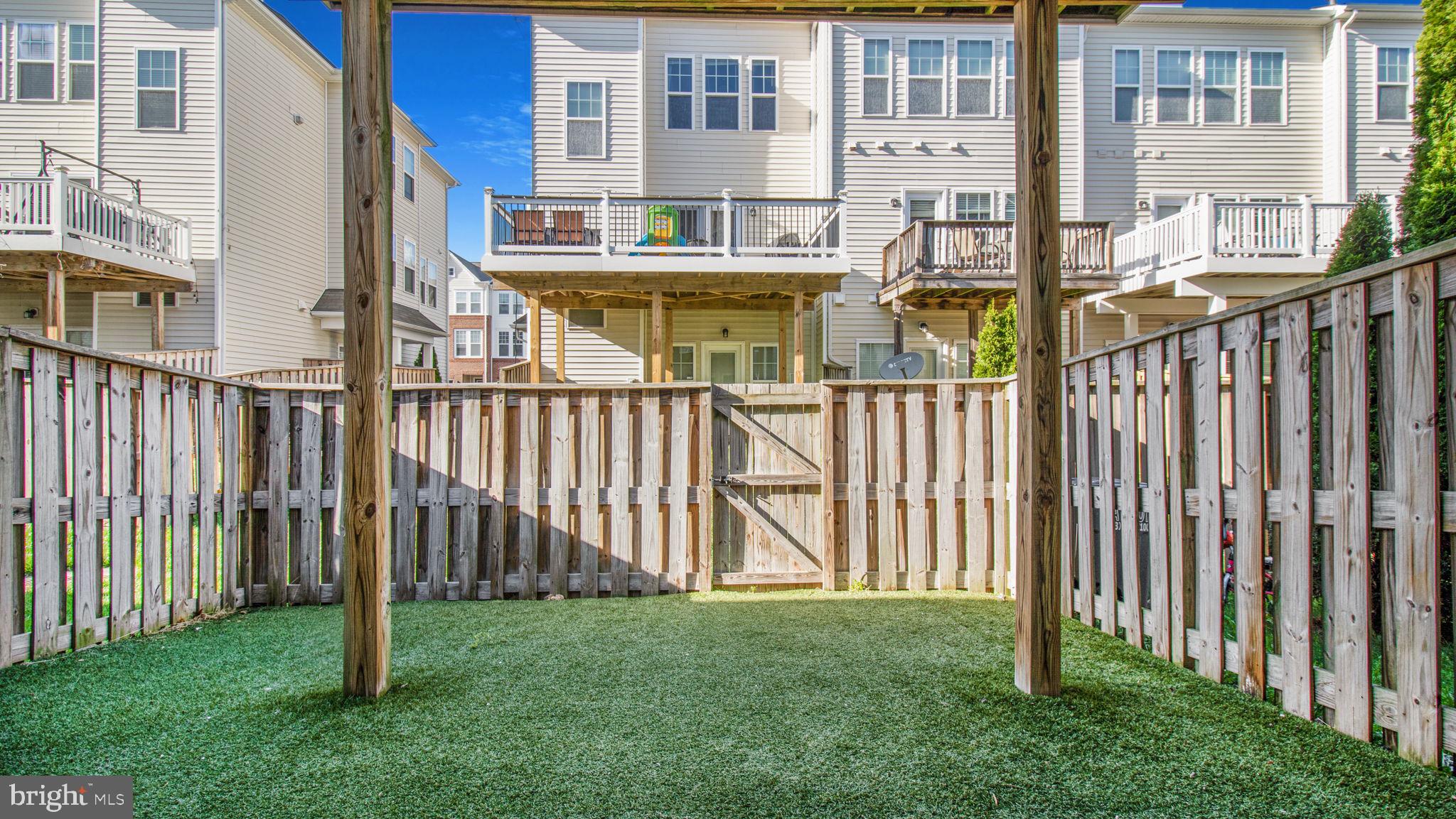 SIGNATURE AT BROADLANDS - Residential Lease