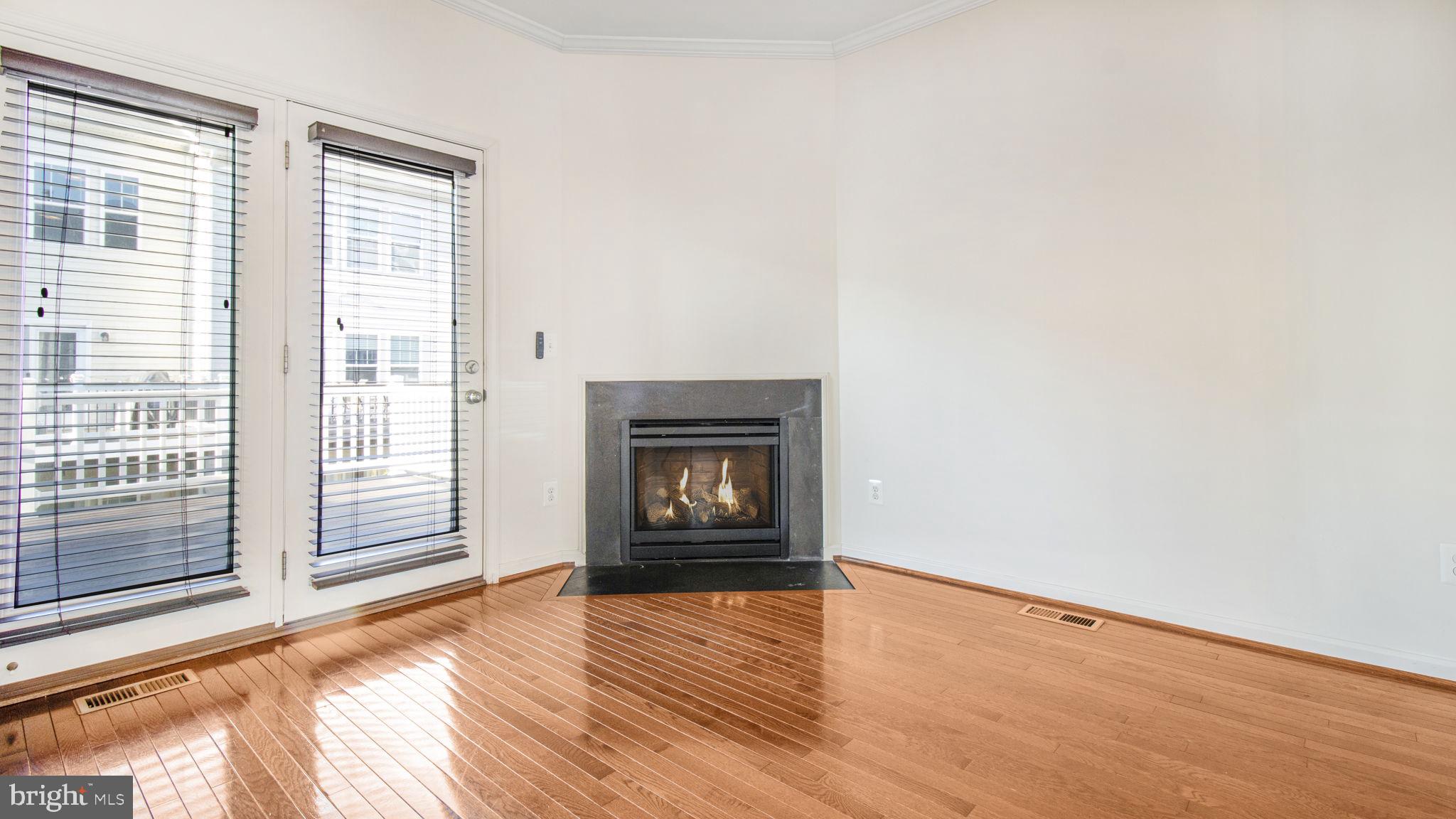 SIGNATURE AT BROADLANDS - Residential Lease