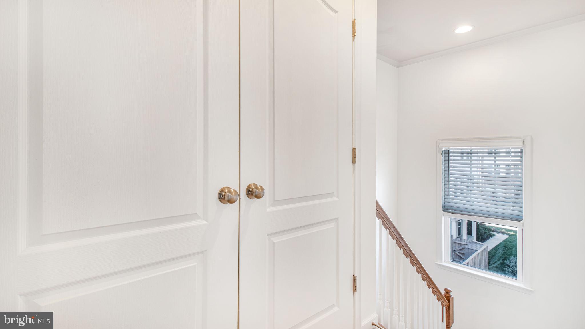 SIGNATURE AT BROADLANDS - Residential Lease