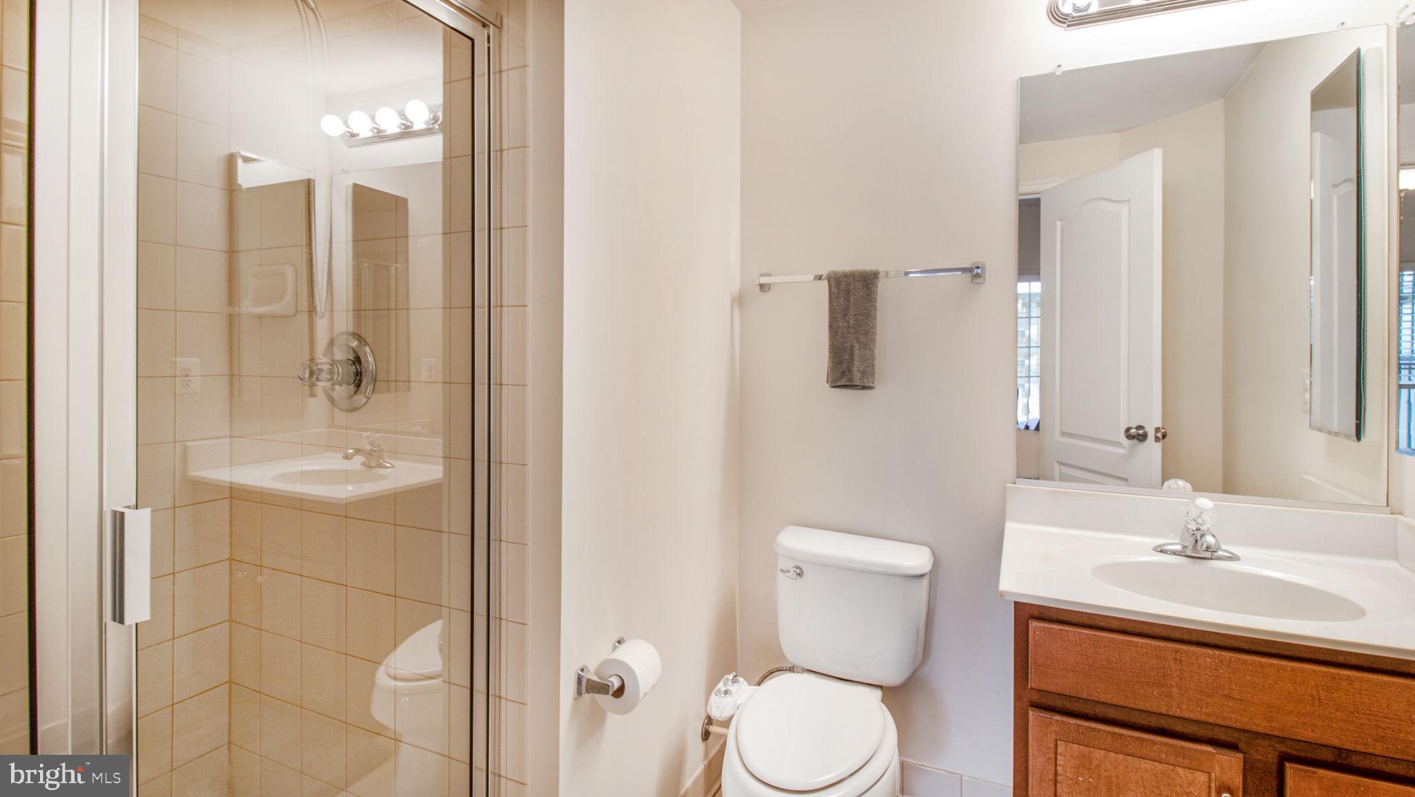 SIGNATURE AT BROADLANDS - Residential Lease