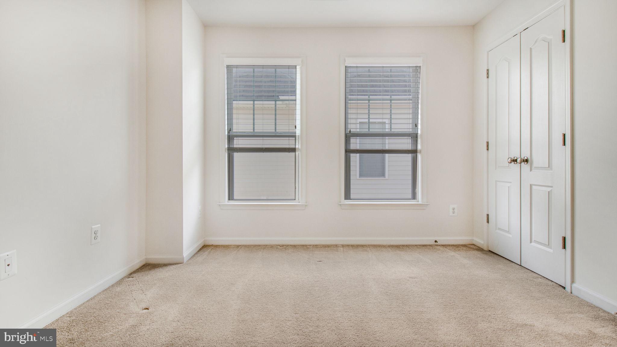 SIGNATURE AT BROADLANDS - Residential Lease