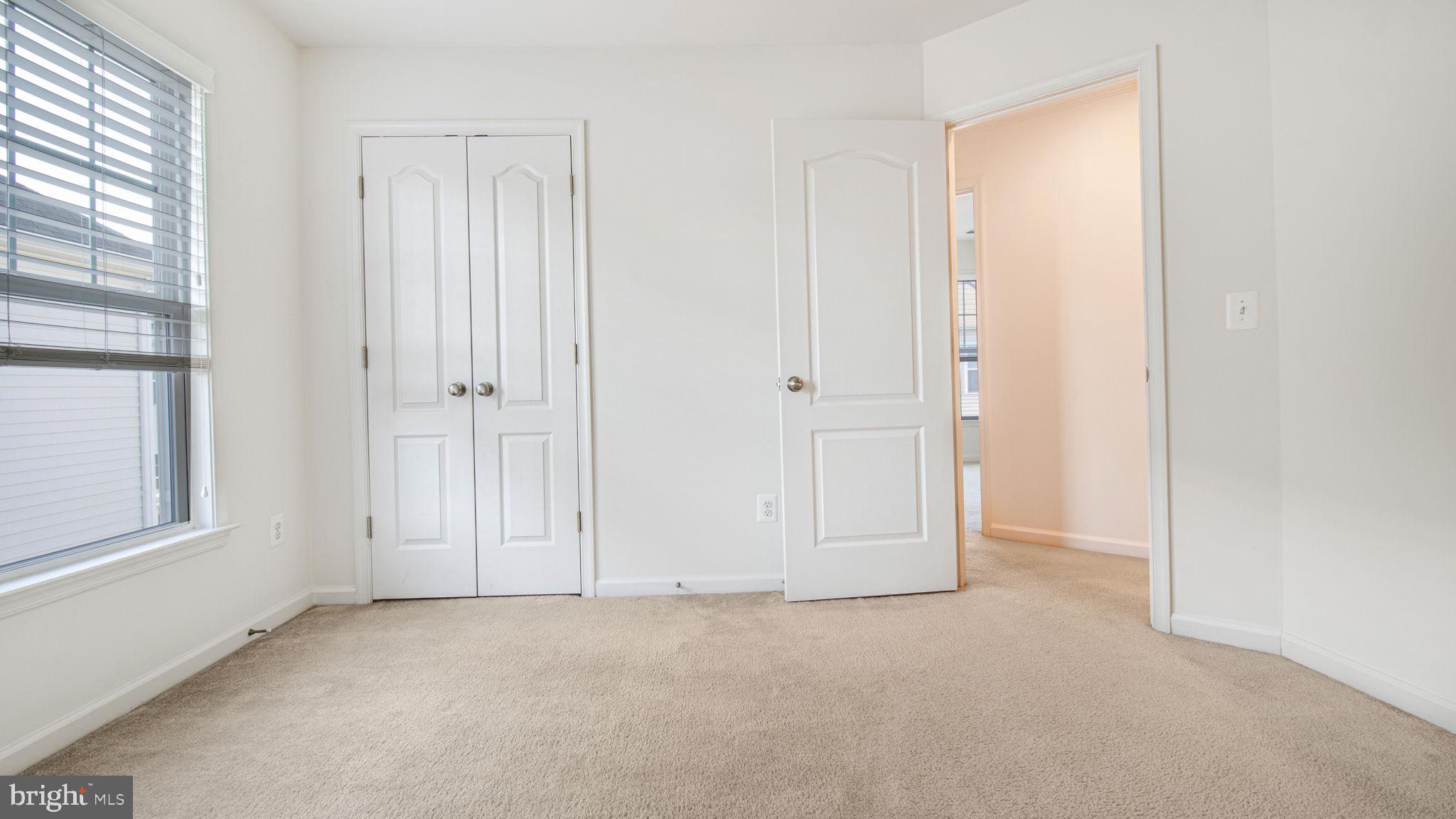 SIGNATURE AT BROADLANDS - Residential Lease