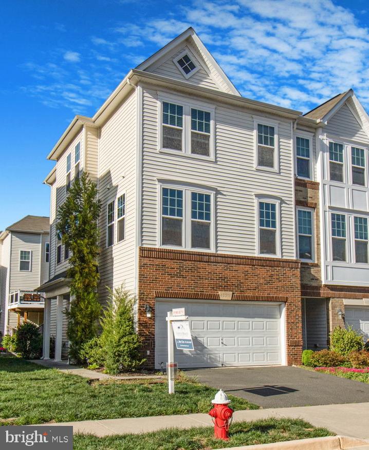 SIGNATURE AT BROADLANDS - Residential Lease