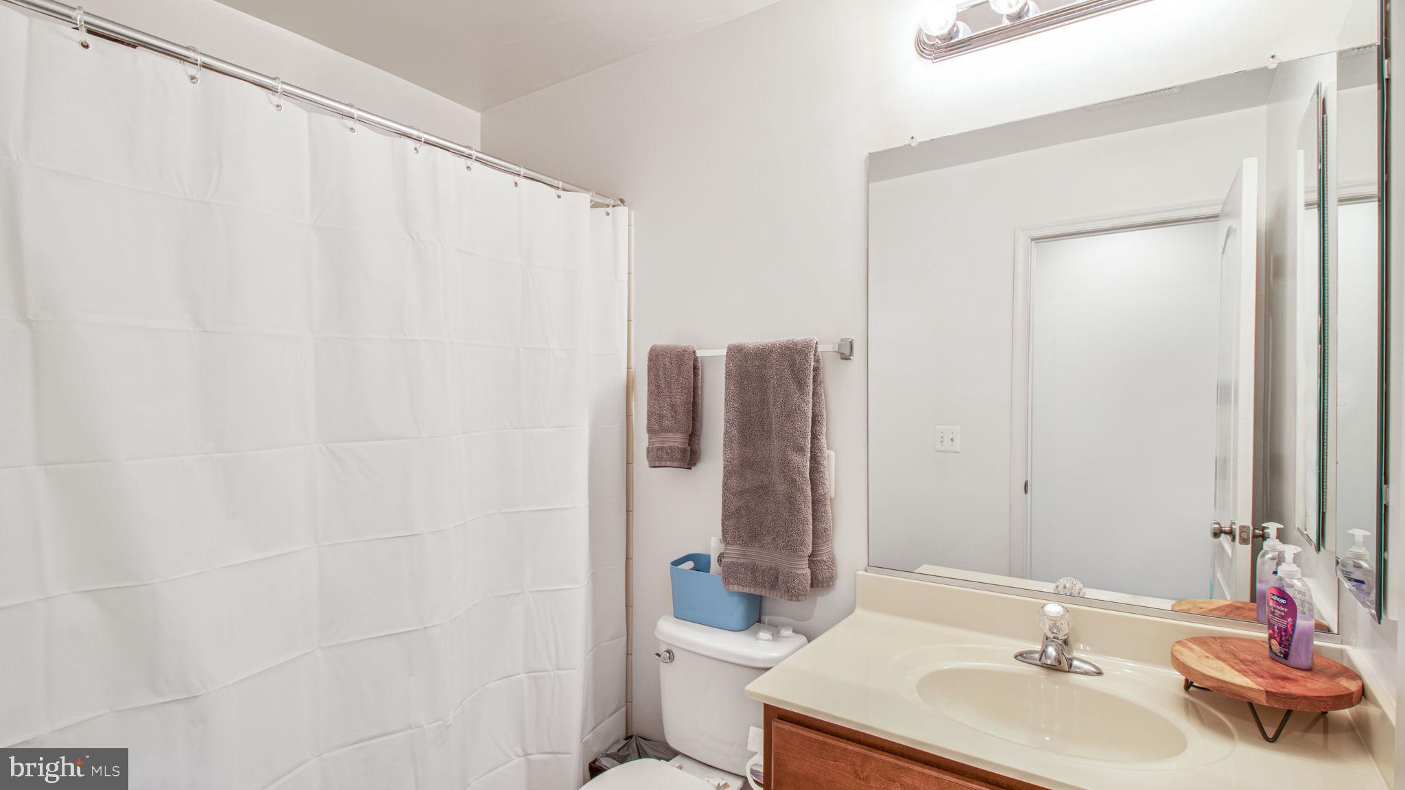 SIGNATURE AT BROADLANDS - Residential Lease