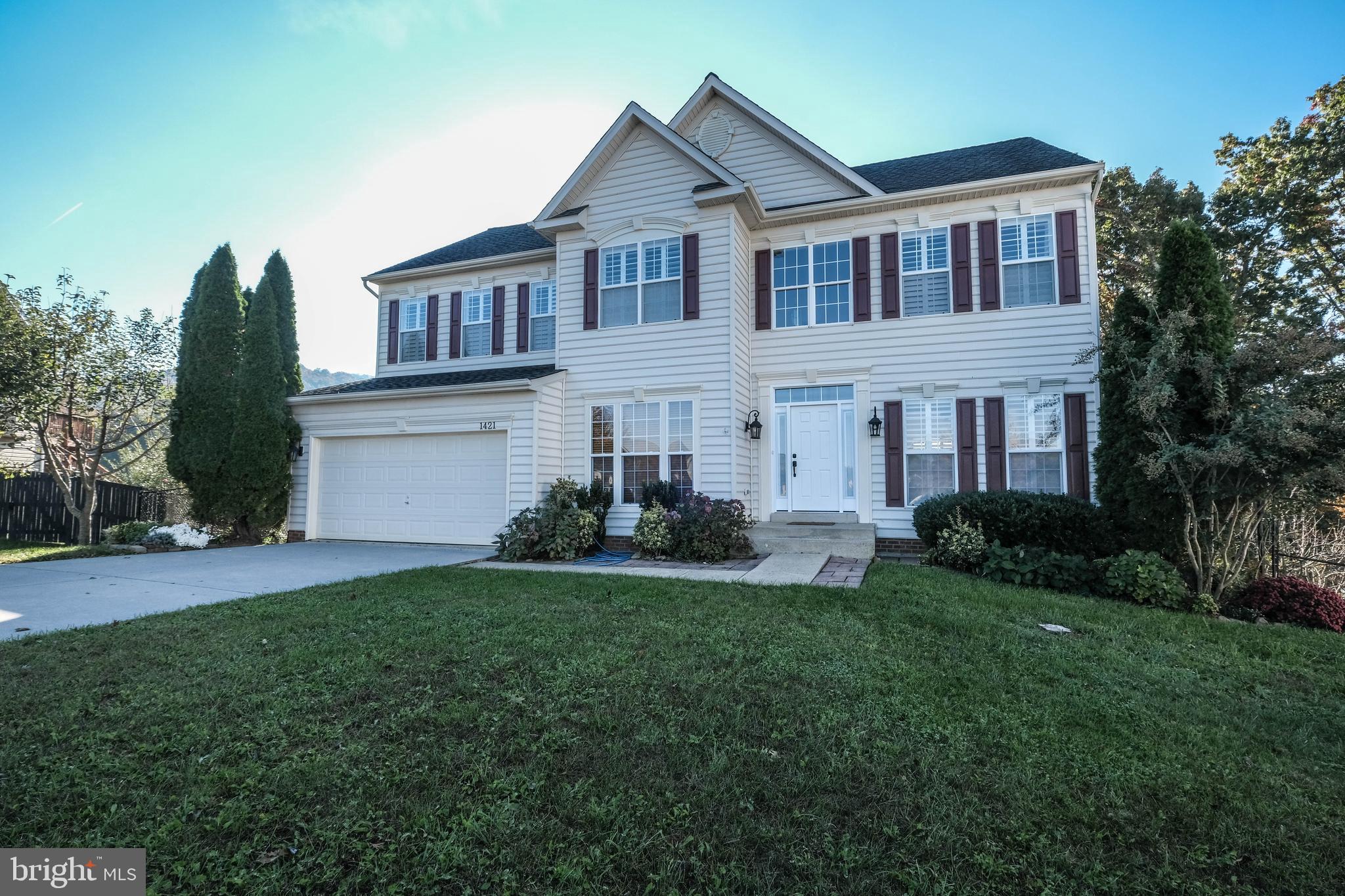 HAPPY CREEK KNOLLS - Residential