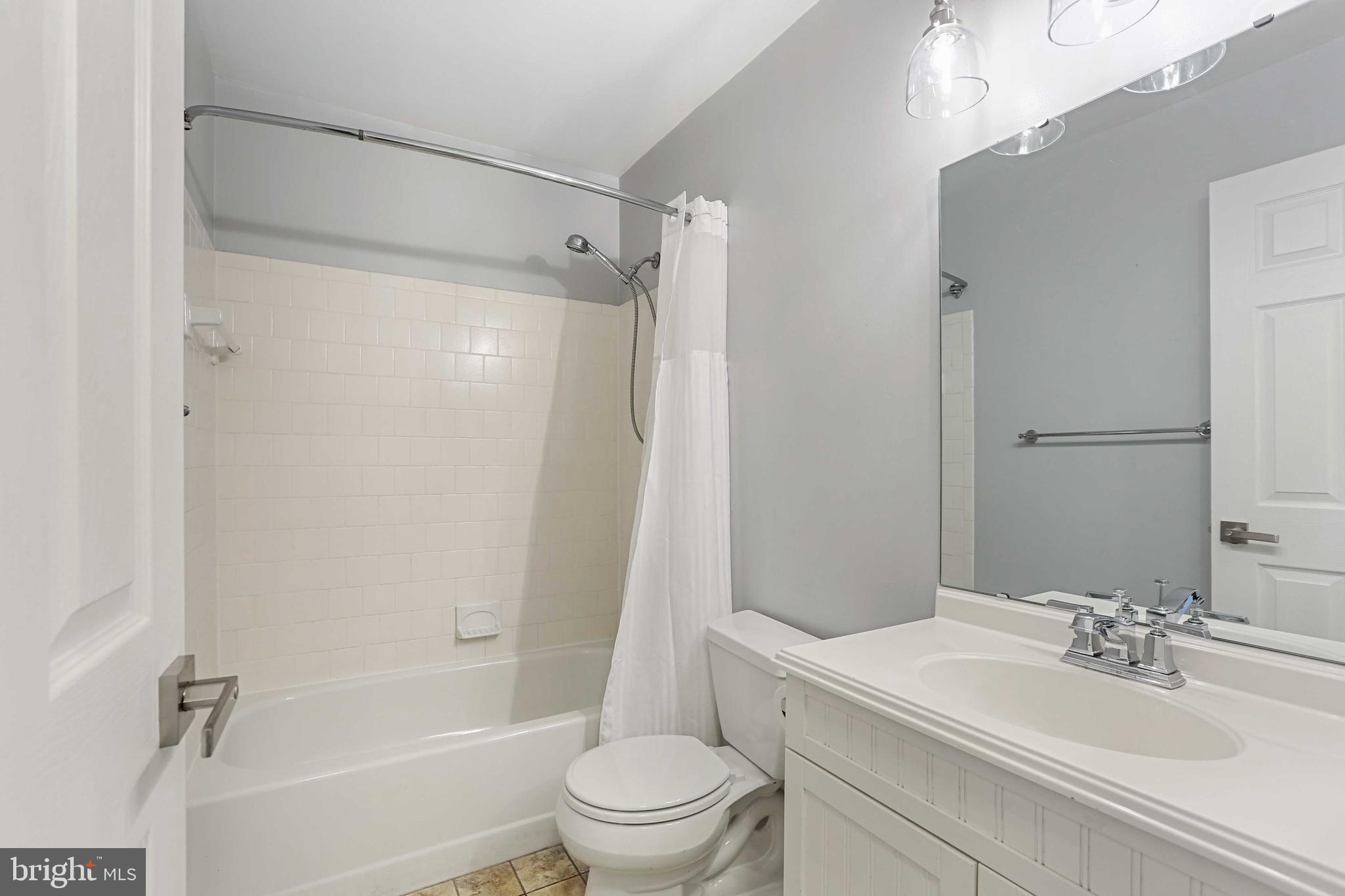 CASTLE HARBOUR CONDO - Residential Lease