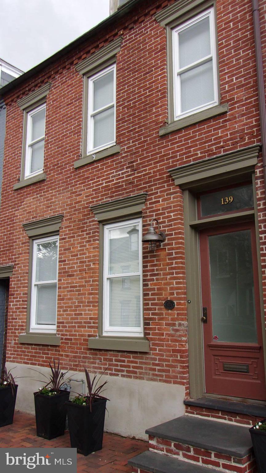 139 N 11TH STREET